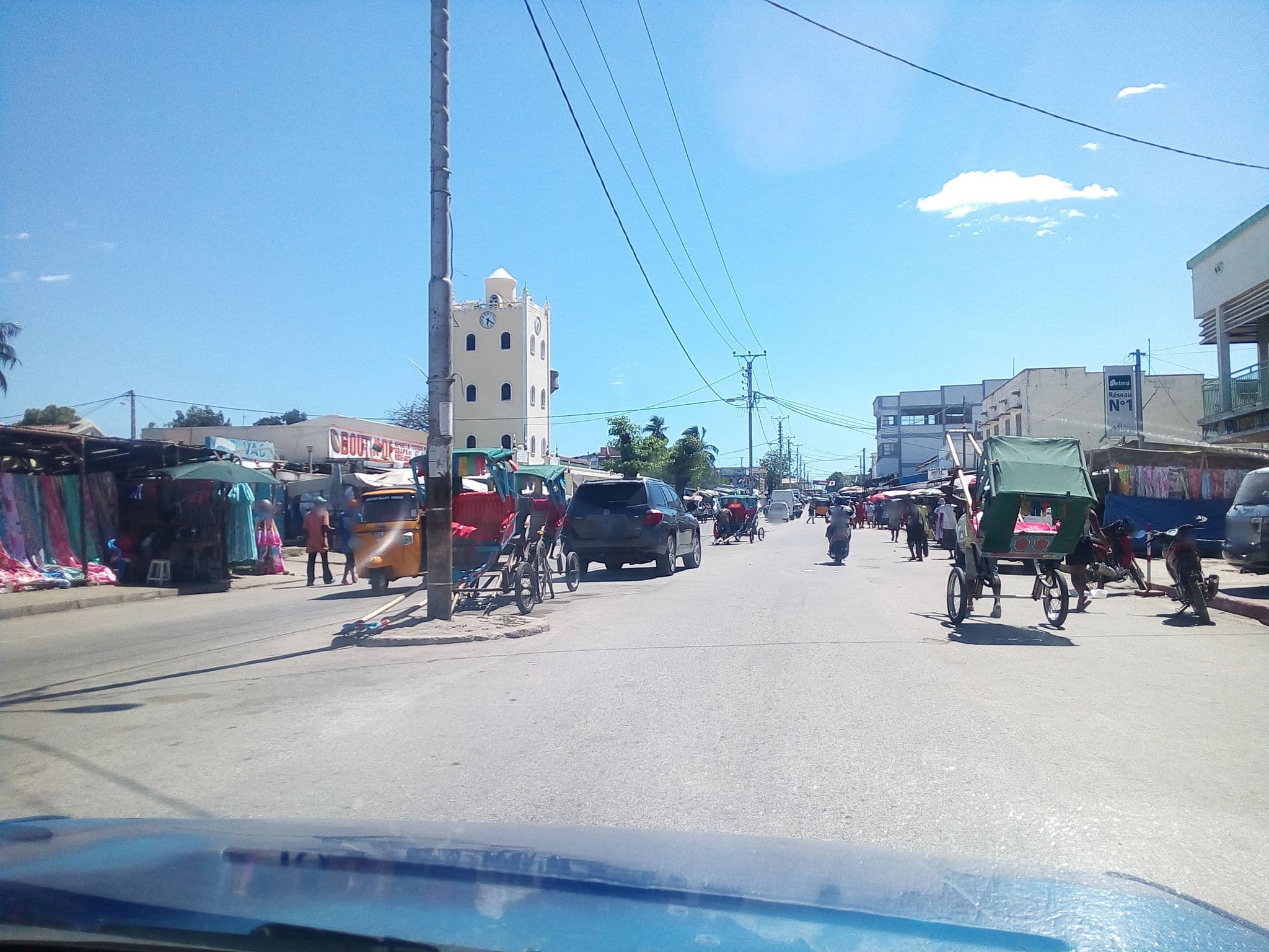 Street view near Mojangaya Hotel, Mahajanga — © eric_s (CC BY-SA · Mapillary)