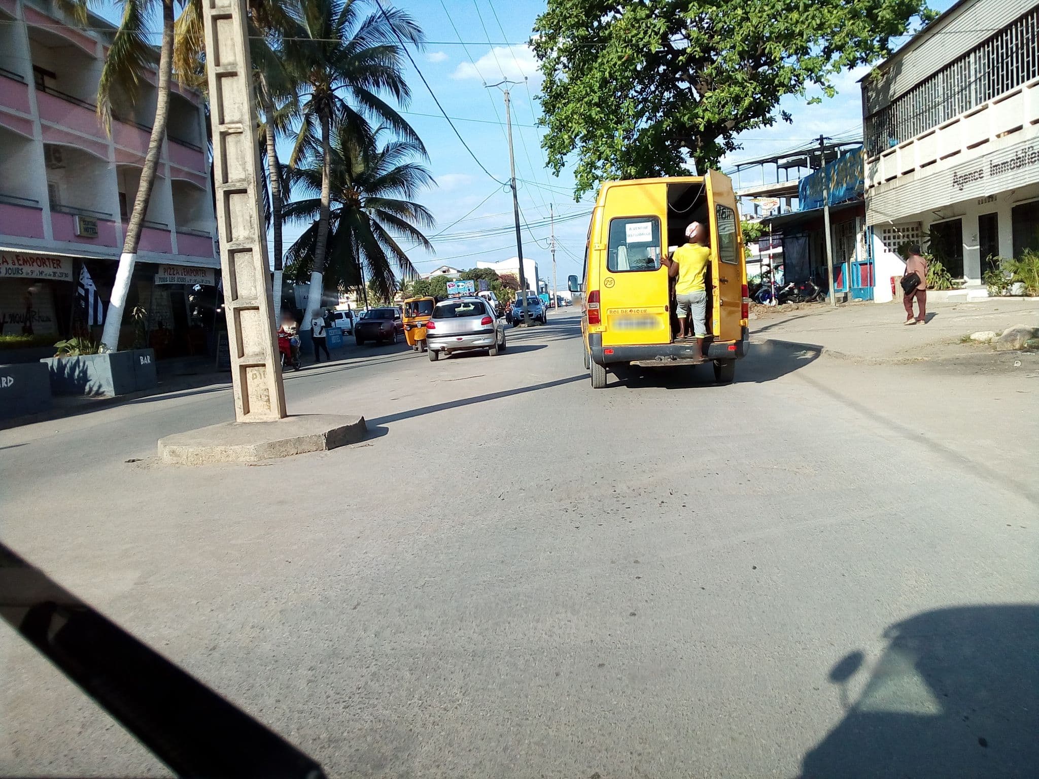 Street view near Hotel Central, Mahajanga — © eric_s (CC BY-SA · Mapillary)