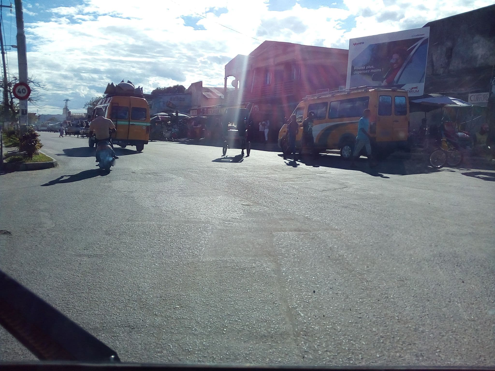 Street view near Mev'Hotel, Mahajanga — © eric_s (CC BY-SA · Mapillary)