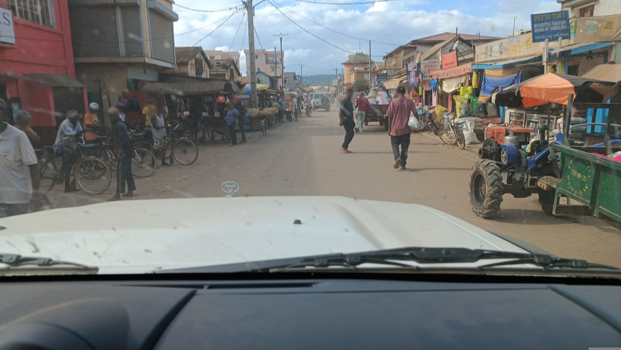 Street view near Moderna hotel, Imerimandroso — © andriambola (CC BY-SA · Mapillary)