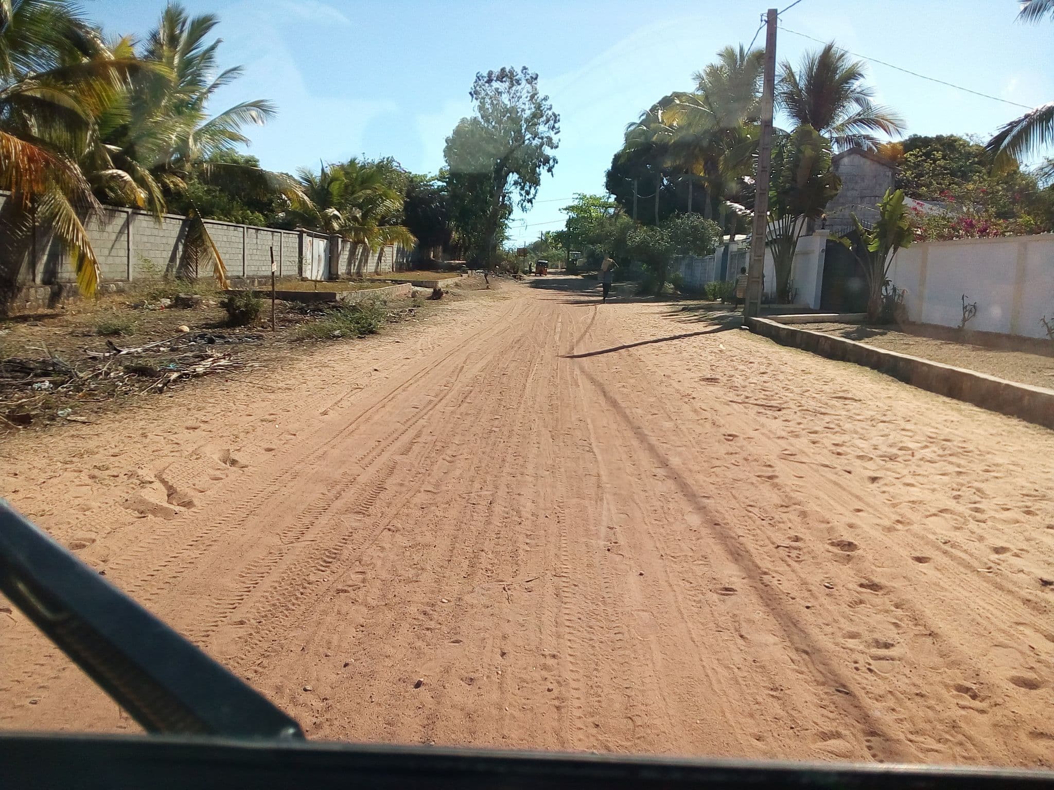 Street view near C & A Appart'Hotel, Mahajanga — © eric_s (CC BY-SA · Mapillary)