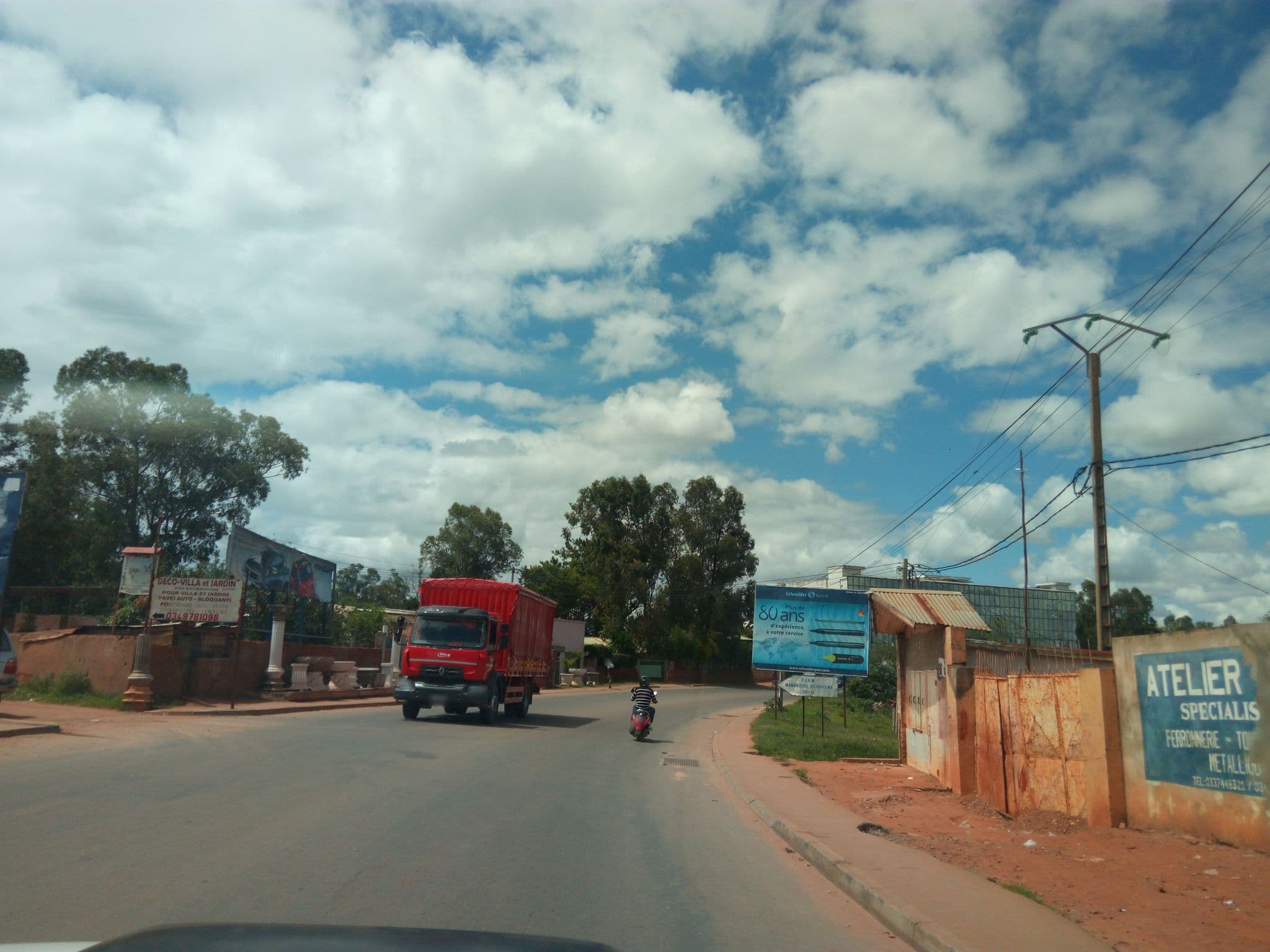 Street view near SCARITEL HOTEL, Ivato — © borisy (CC BY-SA · Mapillary)