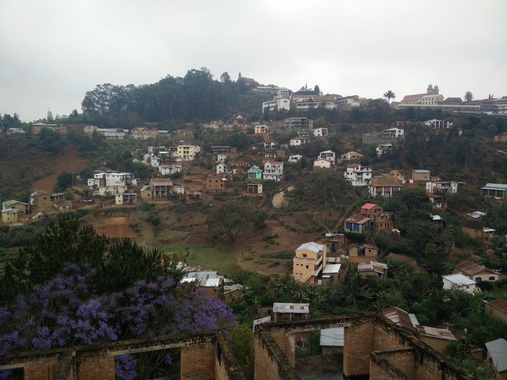 Street view near Tsara Guest House, Fianarantsoa — © cartophyl (CC BY-SA · Mapillary)