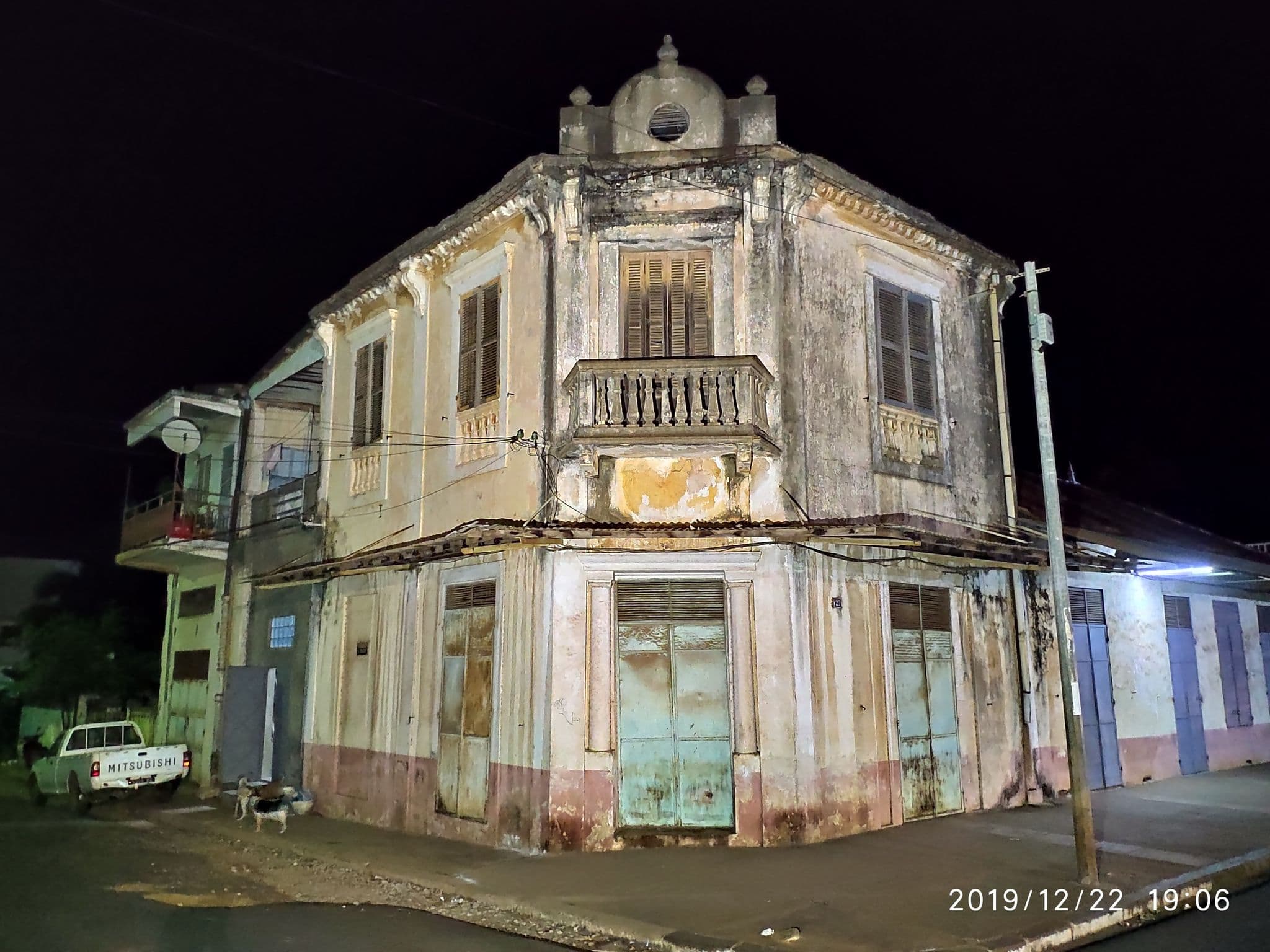 Street view near Hôtel d'hôtes, Antsiranana — © km2bp (CC BY-SA · Mapillary)