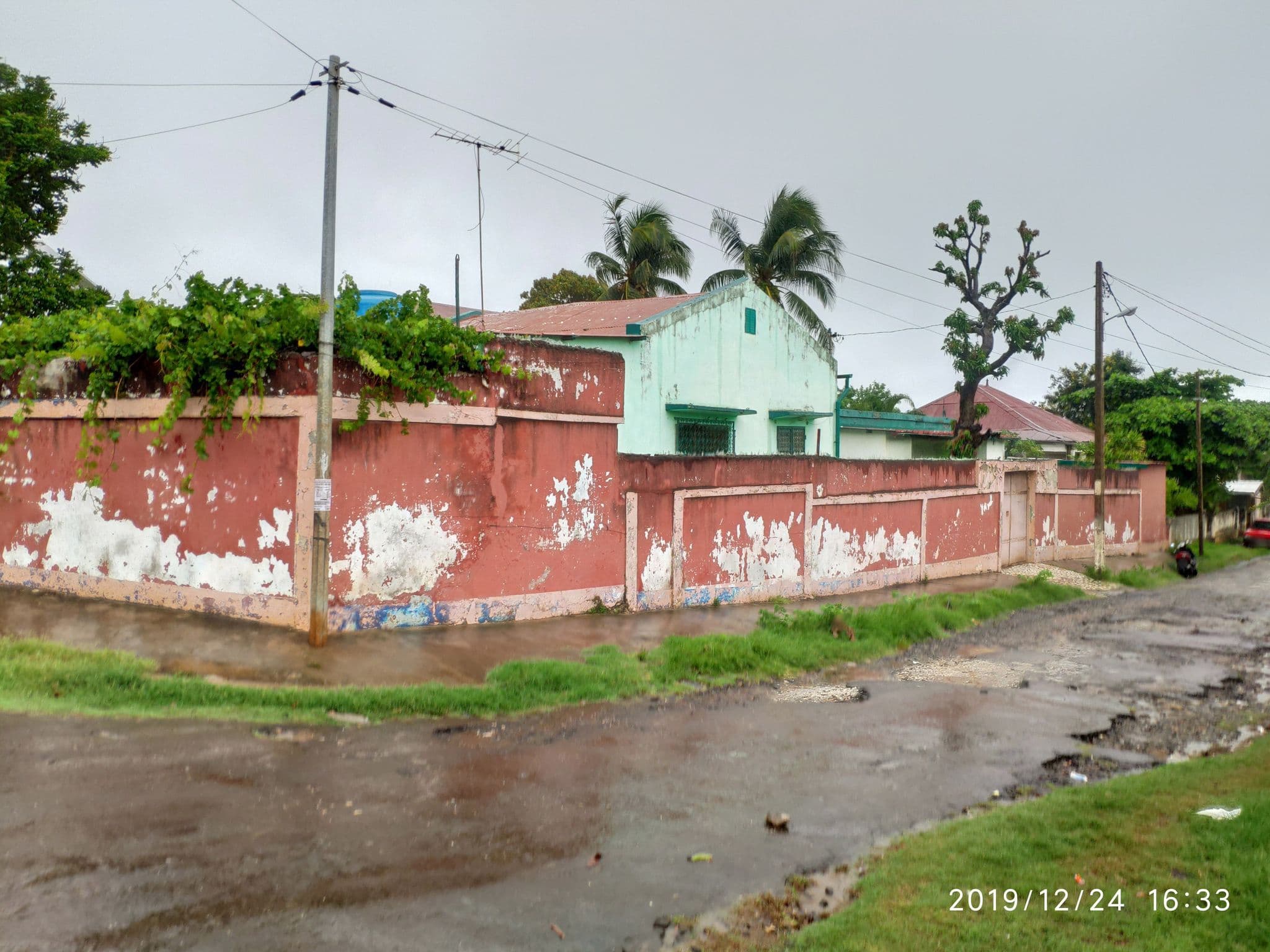 Street view near La Belle Aventure Hotel, Antsiranana — © km2bp (CC BY-SA · Mapillary)