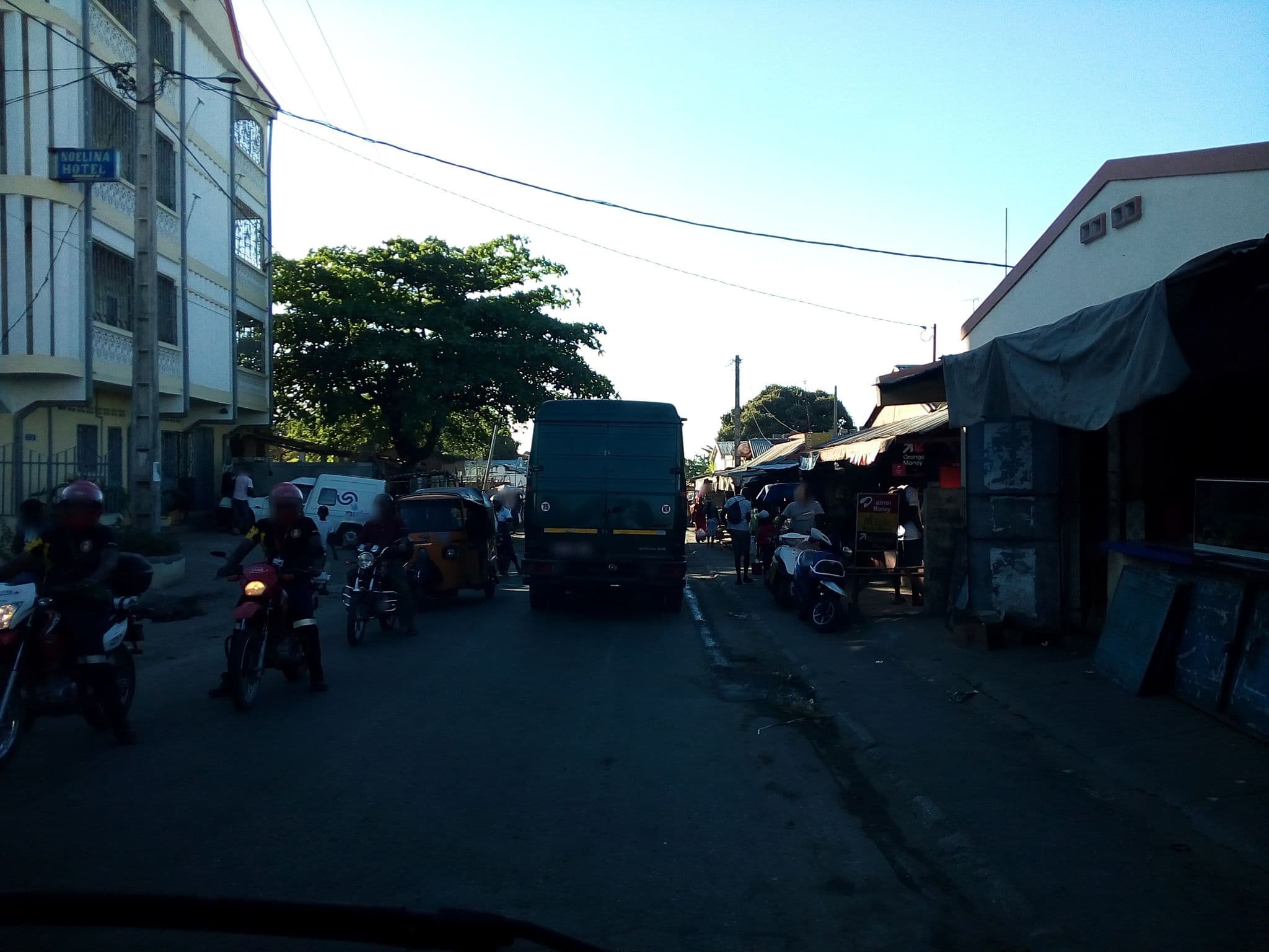 Street view near Noelina Hotel, Mahajanga — © eric_s (CC BY-SA · Mapillary)