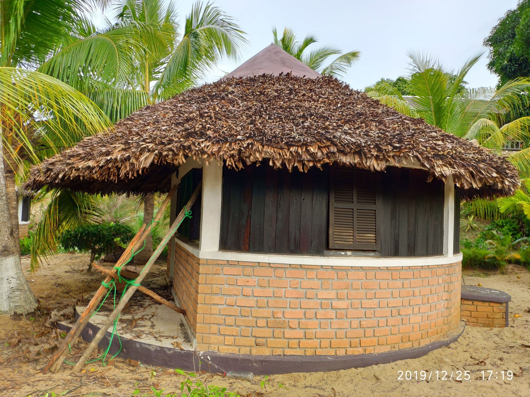 Street view near Bungalow 6, Ambanja — © km2bp (CC BY-SA · Mapillary)