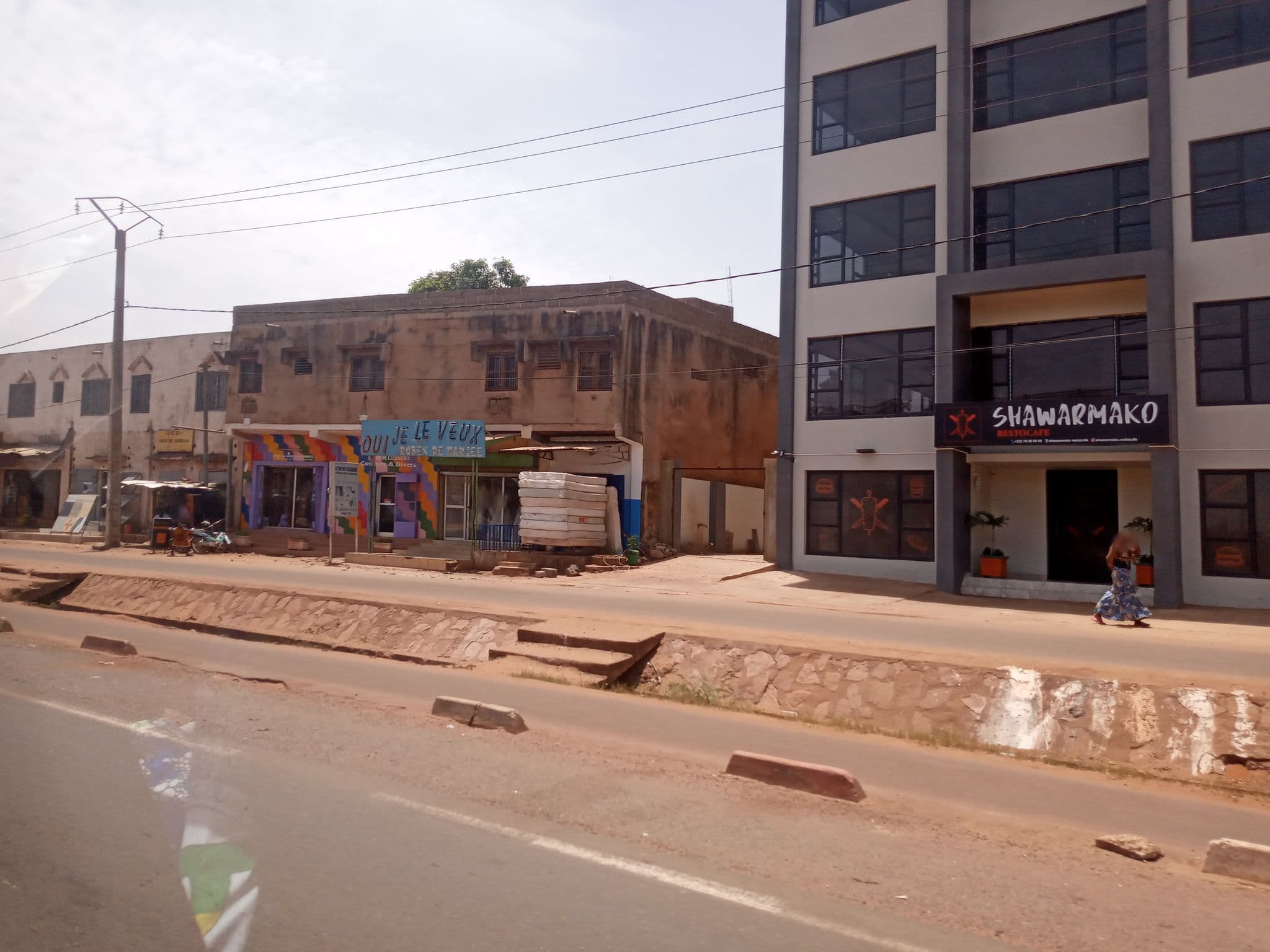 Street view near Résidence, Bamako
