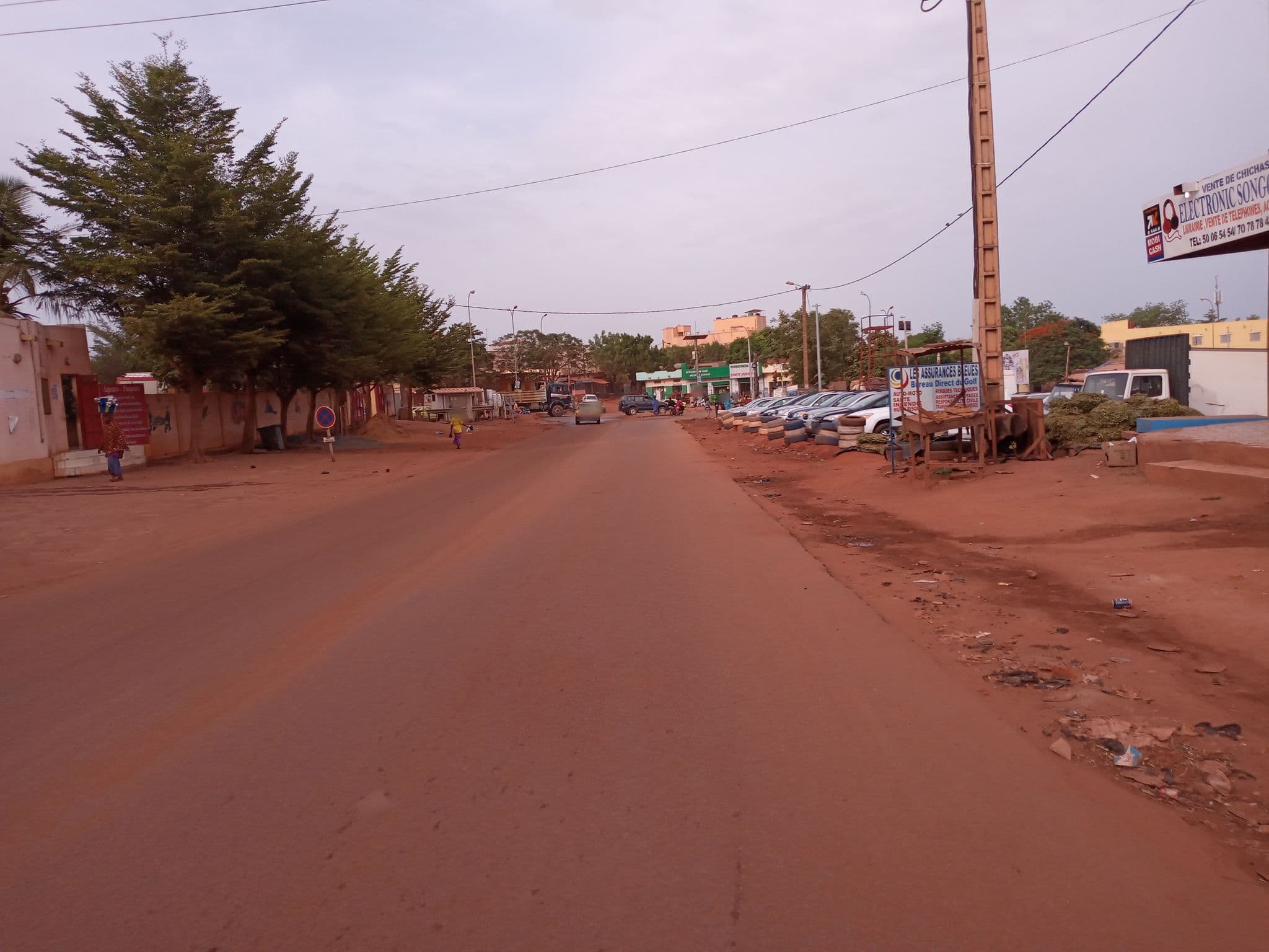 Street view near Hôtel Fleur de Thé, Kalaban Koro — © lassine77 (CC BY-SA · Mapillary)