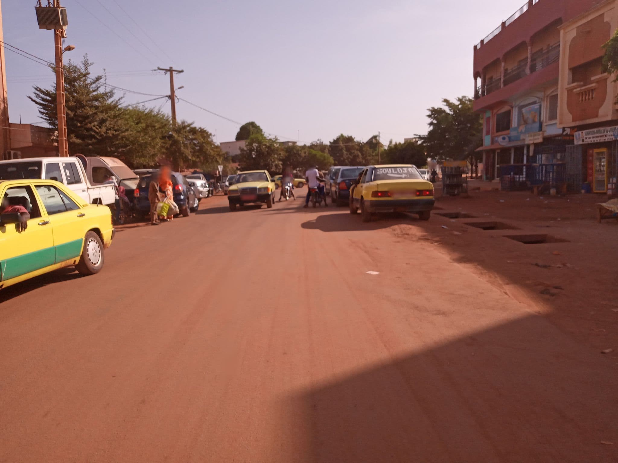 Street view near Fatoumata Konaté, Bamako