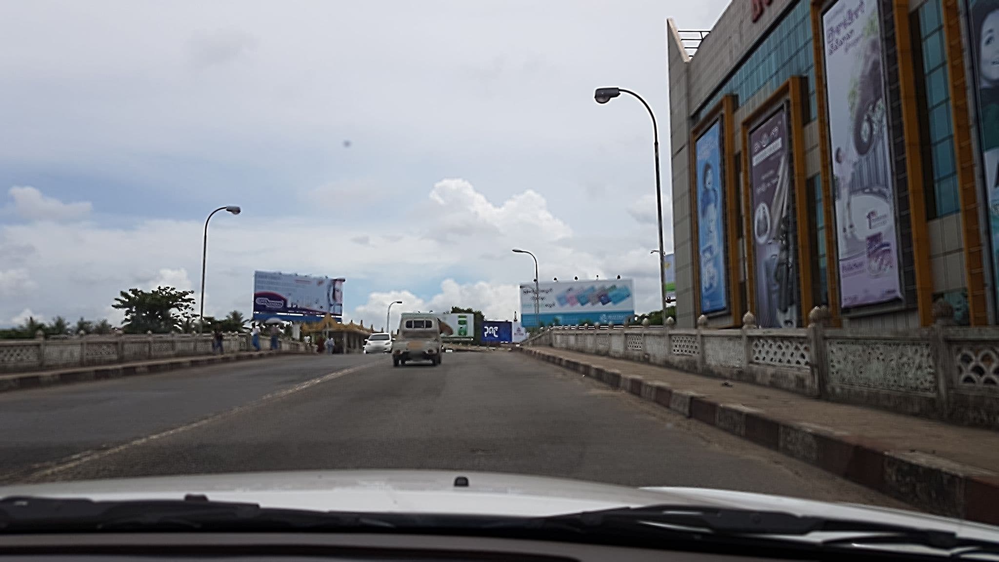 Street view near Panorama Hotel, Botataung — © simoncole (CC BY-SA · Mapillary)