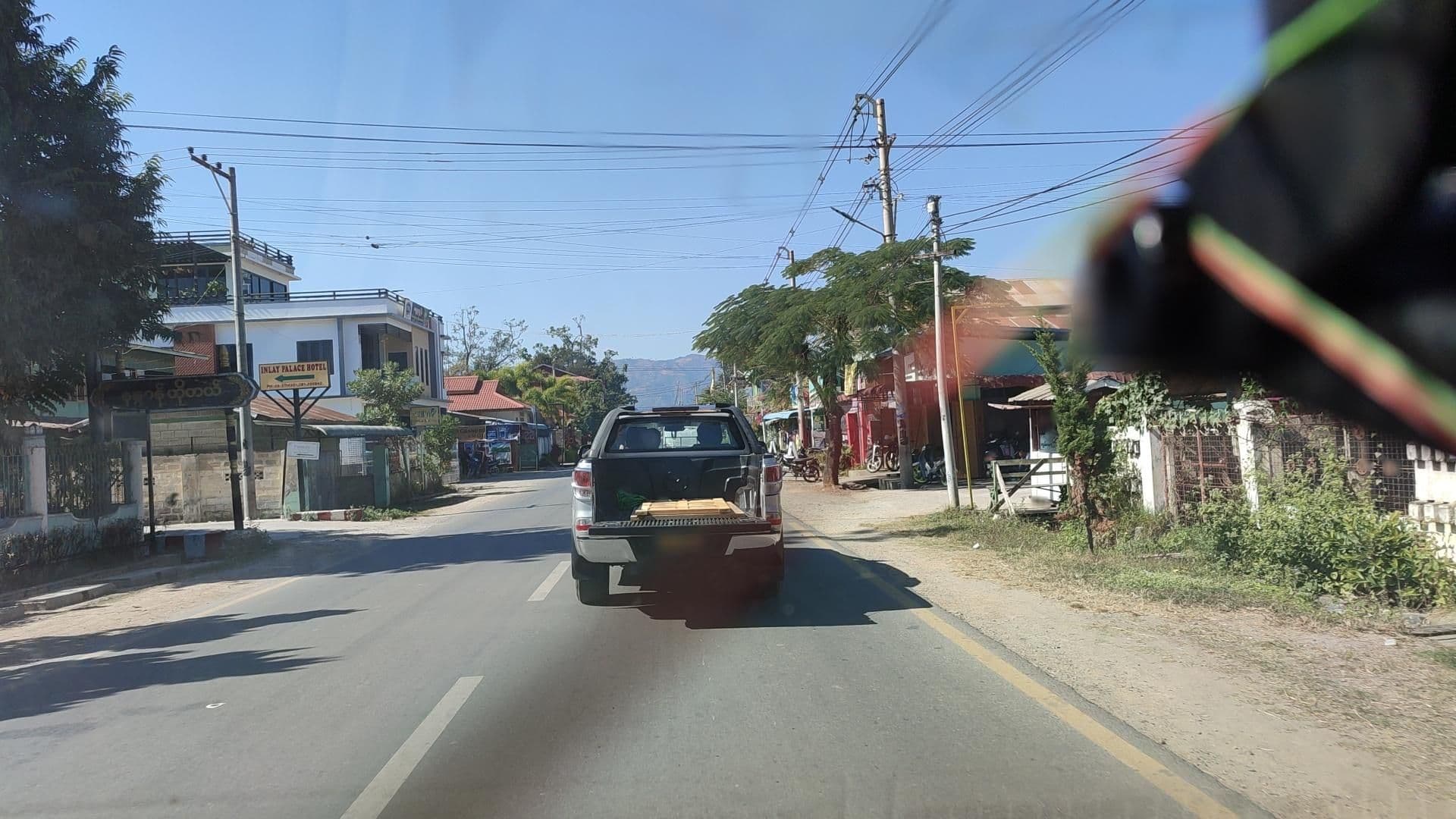 Street view near Nanda Wunn, Nyaungshwe — © roadroid (CC BY-SA · Mapillary)
