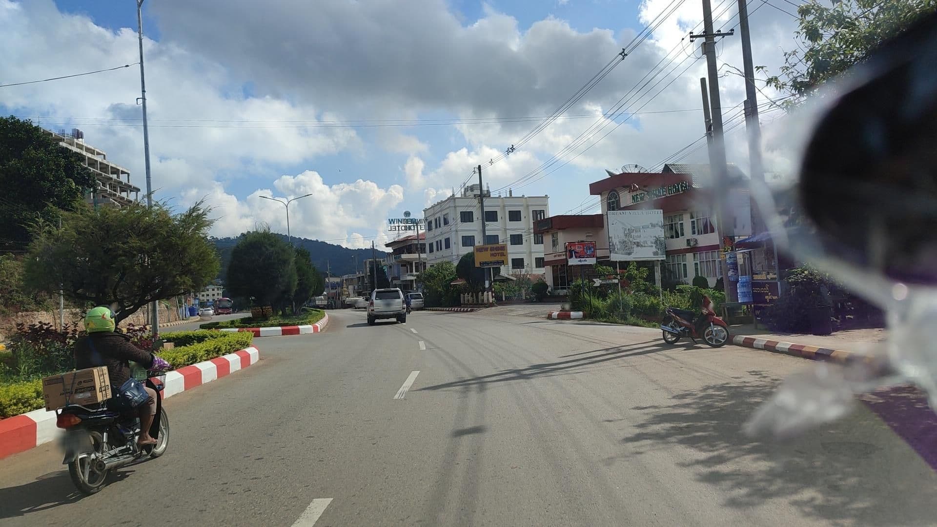Street view near Honey Pine Hotel, Kalaw — © roadroid (CC BY-SA · Mapillary)