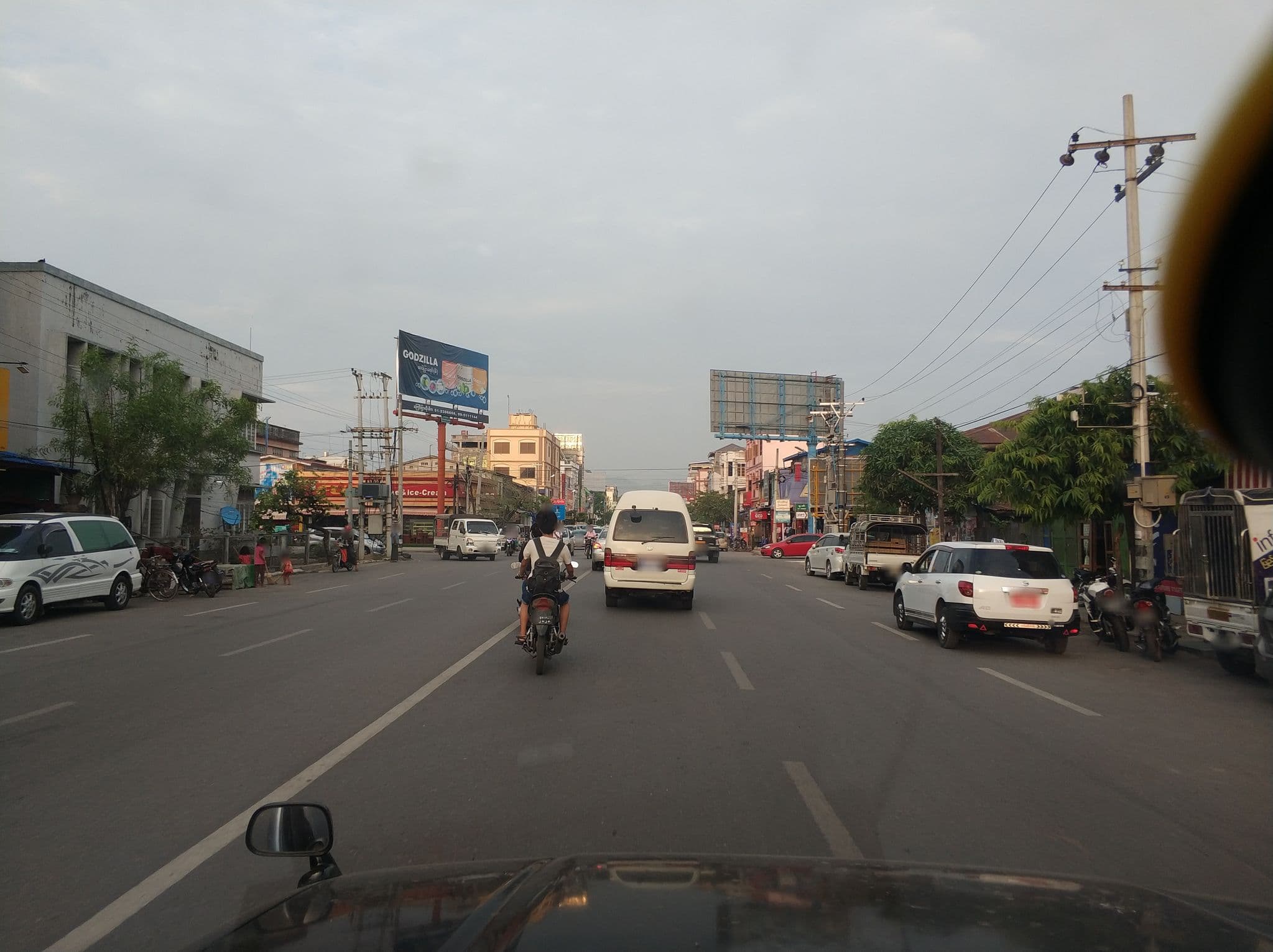 Street view near New Ayeyar Hotel, Mandalay