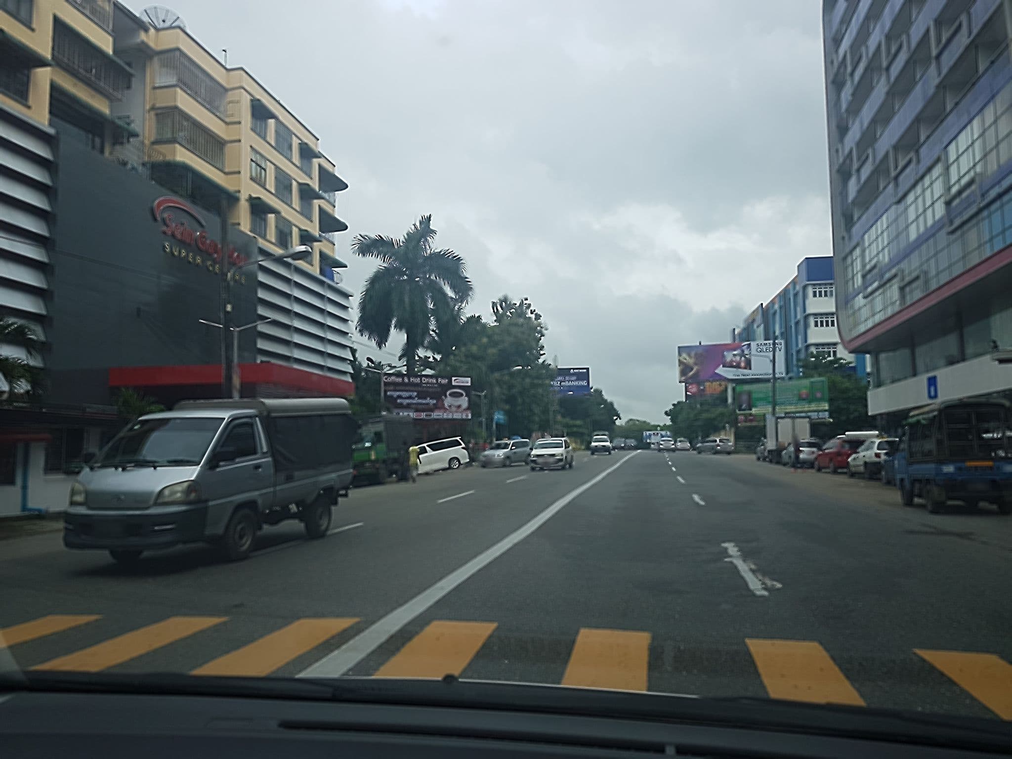 Street view near Taw Win Garden, Ahlone — © aungphone (CC BY-SA · Mapillary)