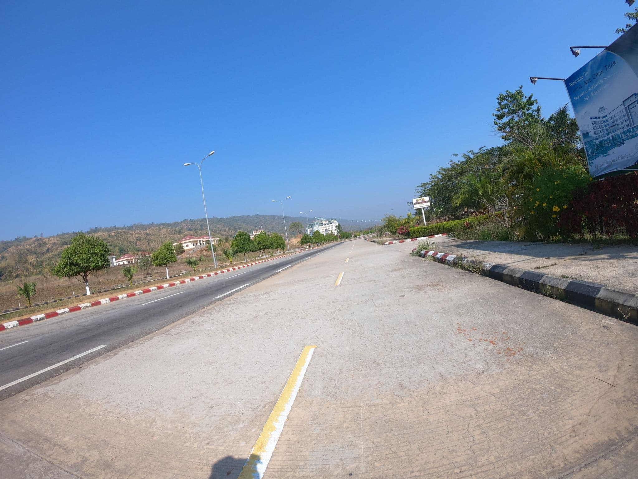 Street view near Aye Chan Thar Hotel, Nay Pyi Taw — © thohi (CC BY-SA · Mapillary)