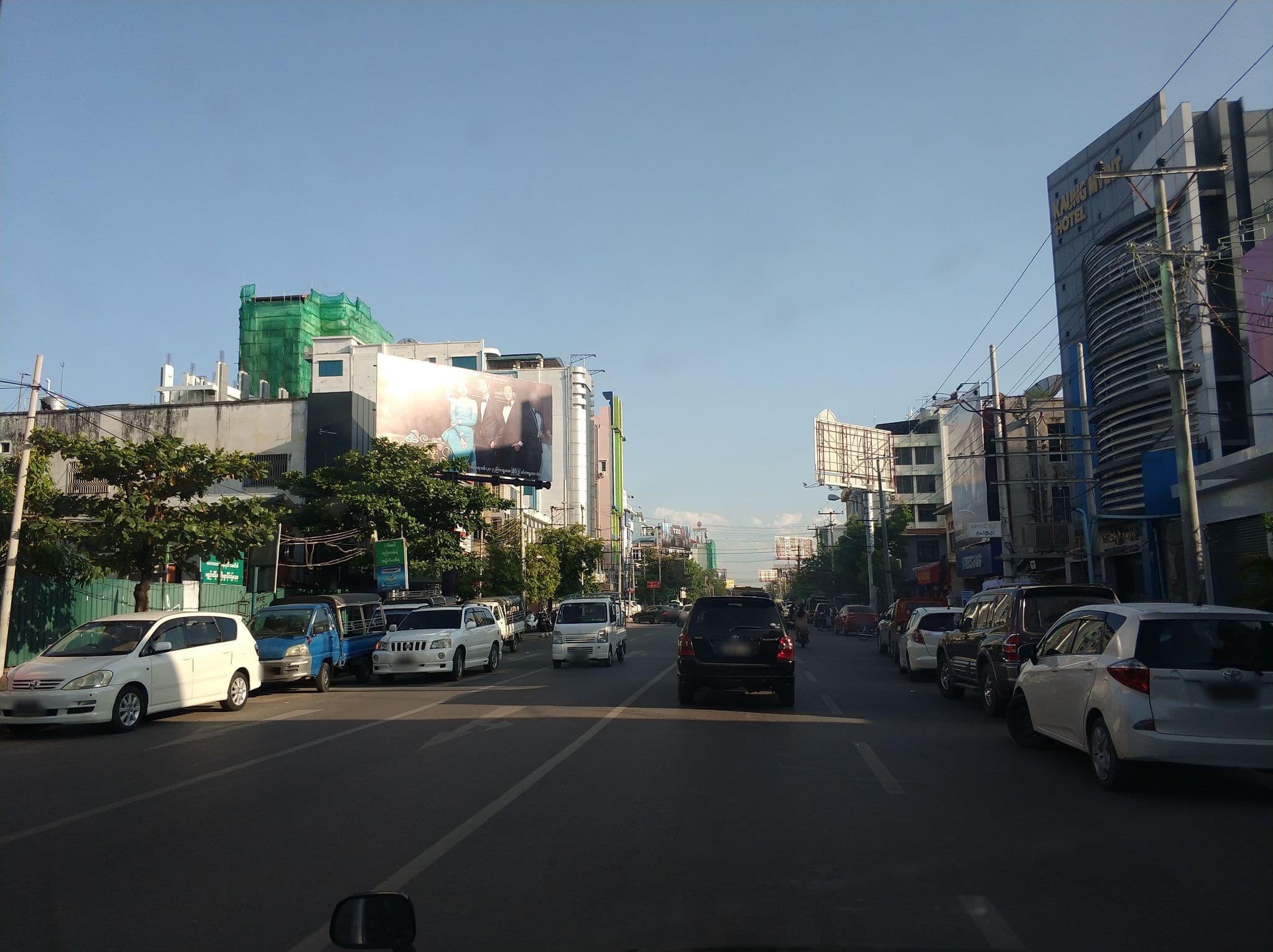 Street view near Kaung Myint Hotel 光明, Mandalay
