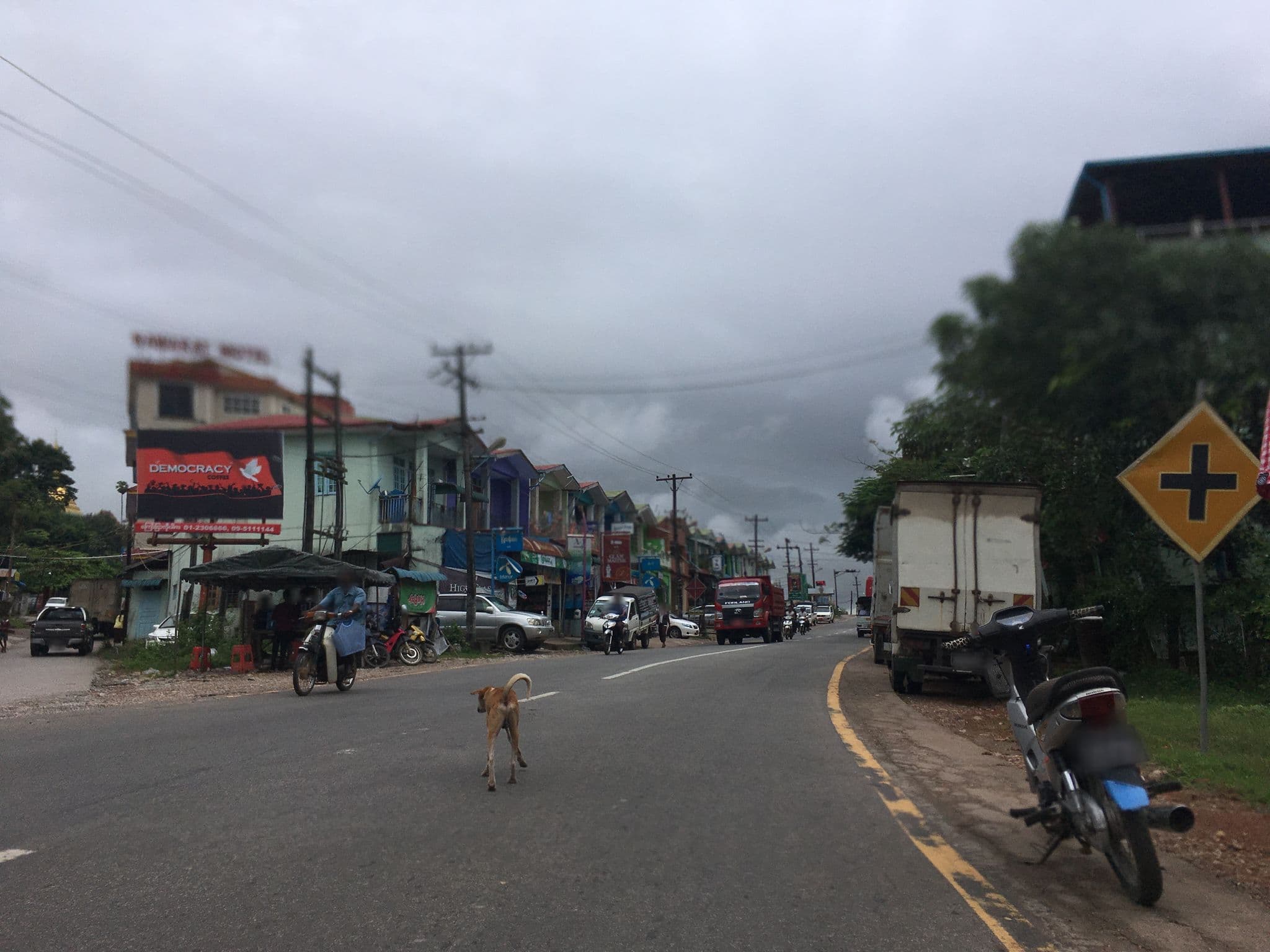 Street view near Nawayat Motel, Mawlamyine — © tawkahlaing (CC BY-SA · Mapillary)