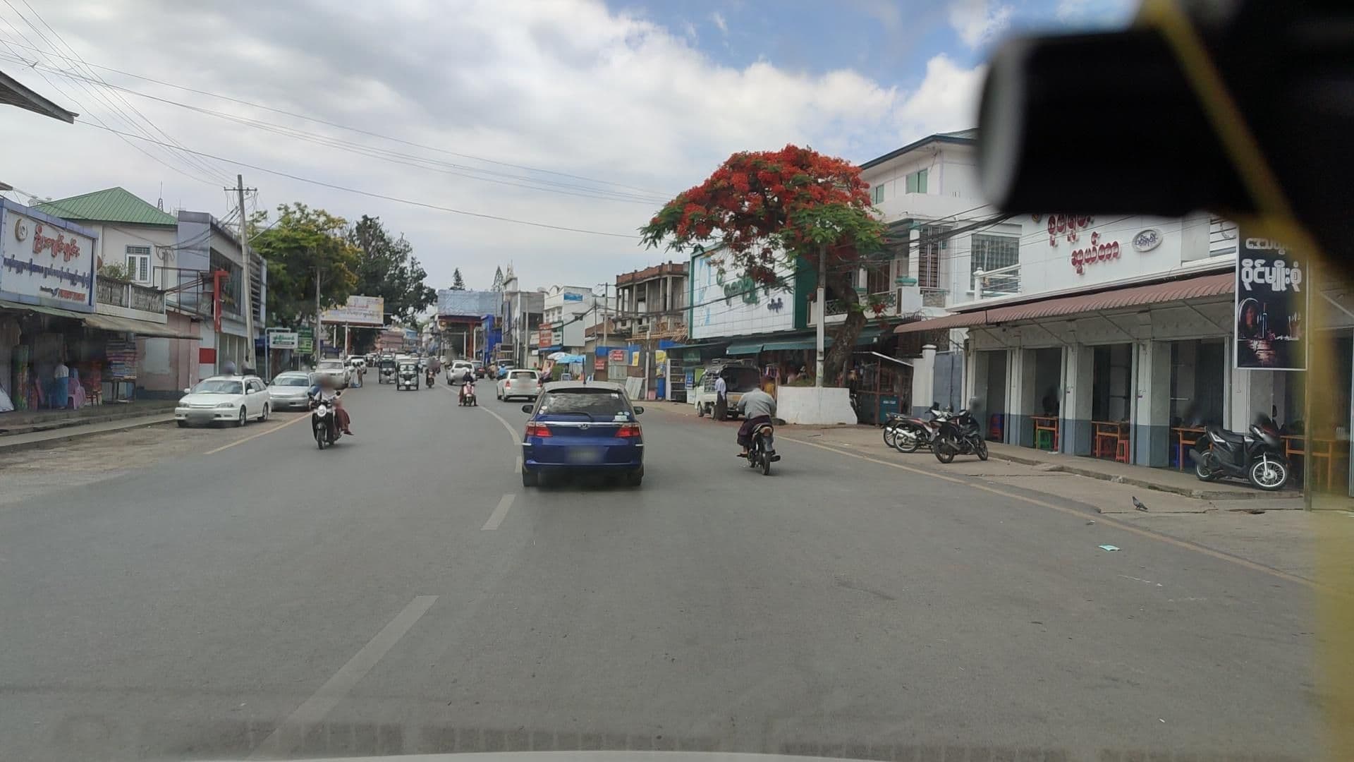Street view near Hotel Queen, Pyin Oo Lwin — © roadroid (CC BY-SA · Mapillary)