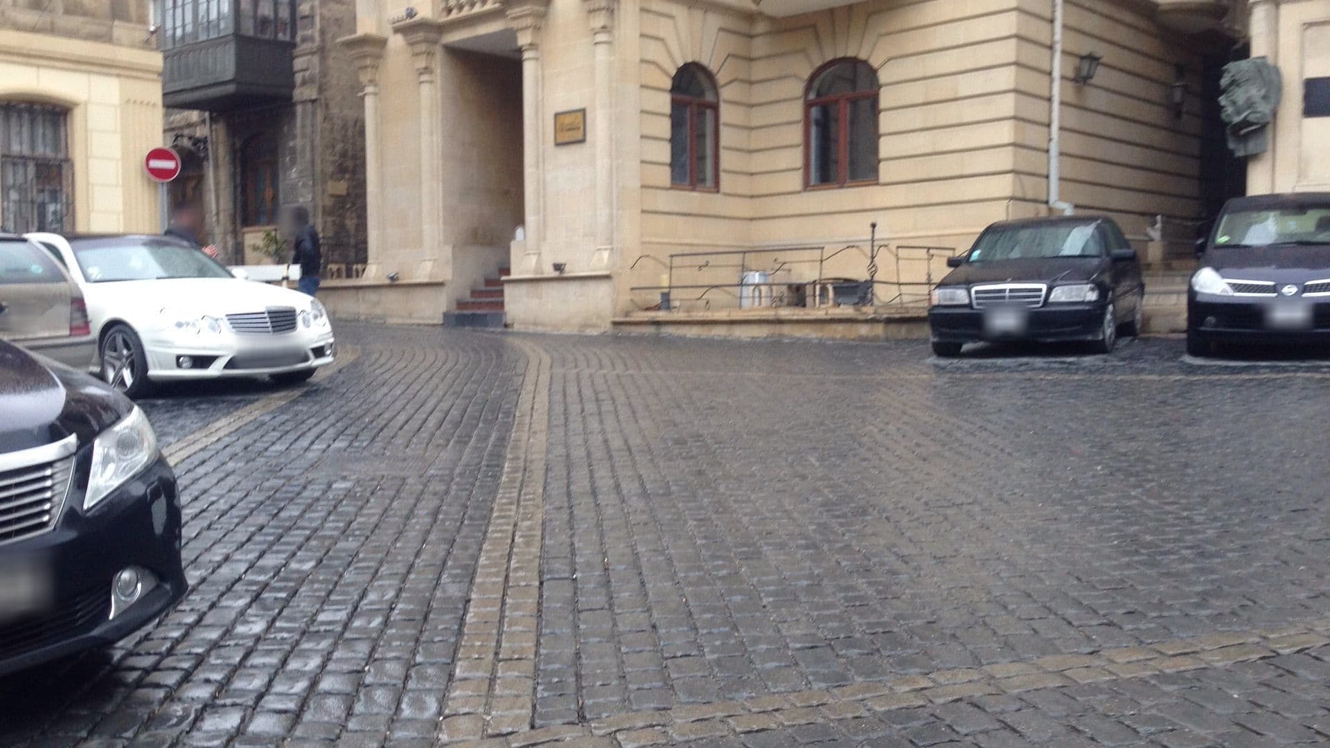 Street view near Pera Hotel Baku, Badamdar — © geomapper69 (CC BY-SA · Mapillary)