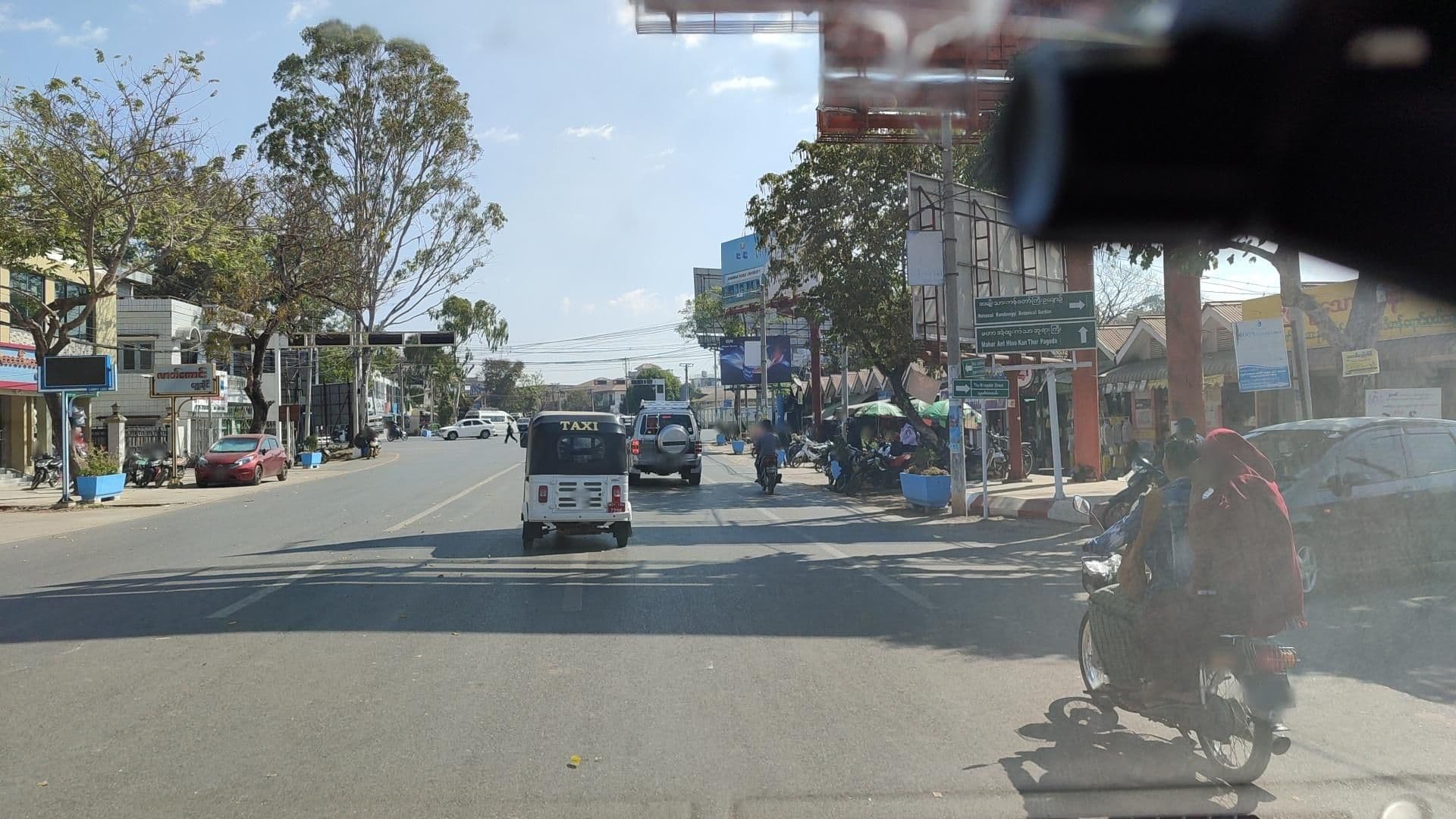 Street view near Aung Guest House, Pyin Oo Lwin — © roadroid (CC BY-SA · Mapillary)