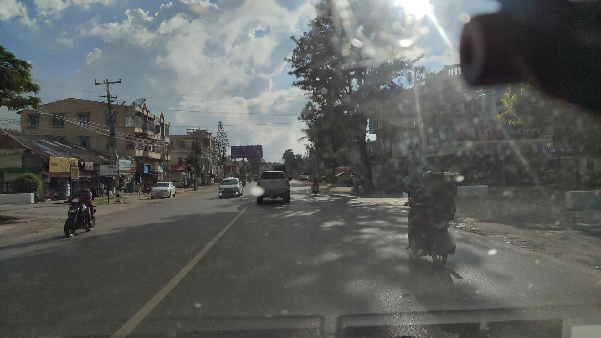 Street view near Shwe Kyae Guest House, Pyin Oo Lwin — © roadroid (CC BY-SA · Mapillary)