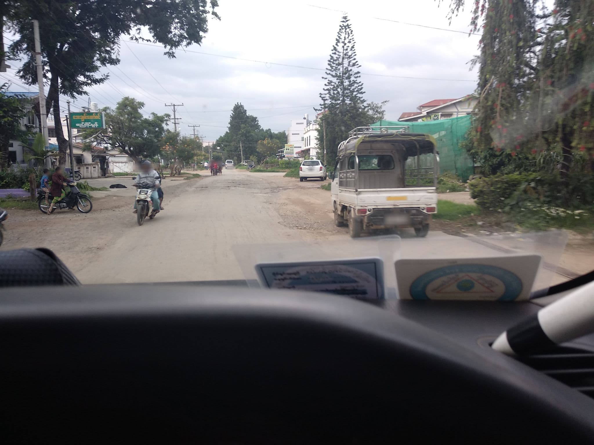 Street view near Aye Chan Taw Win Guest House, Pyin Oo Lwin — © kolin (CC BY-SA · Mapillary)