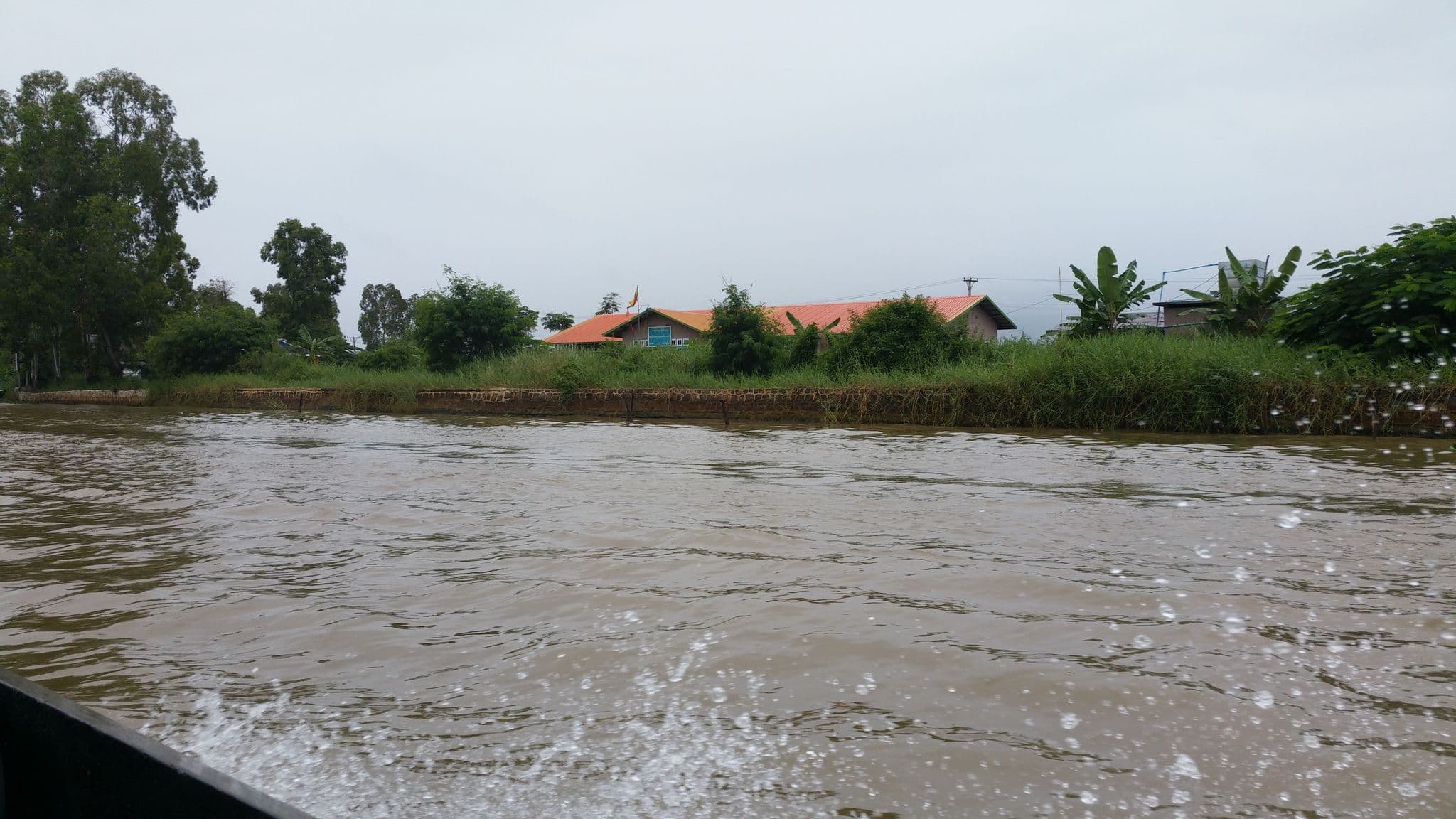 Street view near The Manor Lakefront, Yawnghwe — © shlublu (CC BY-SA · Mapillary)