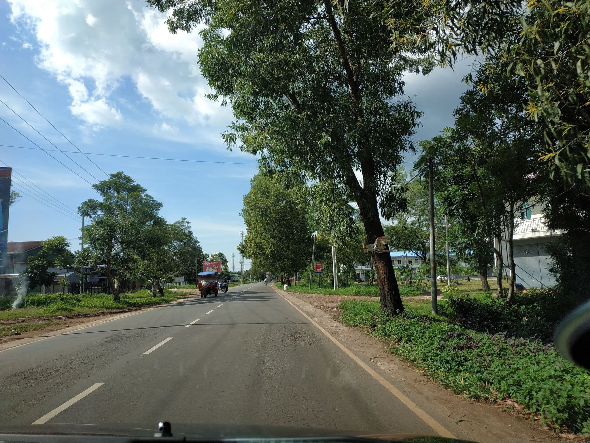 Street view near Train Guesthouse, Thanbyuzayat — © kokoye2007 (CC BY-SA · Mapillary)