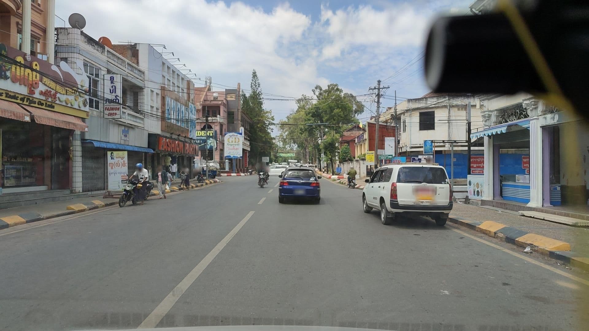 Street view near Grace Hotel II, Pyin Oo Lwin — © roadroid (CC BY-SA · Mapillary)