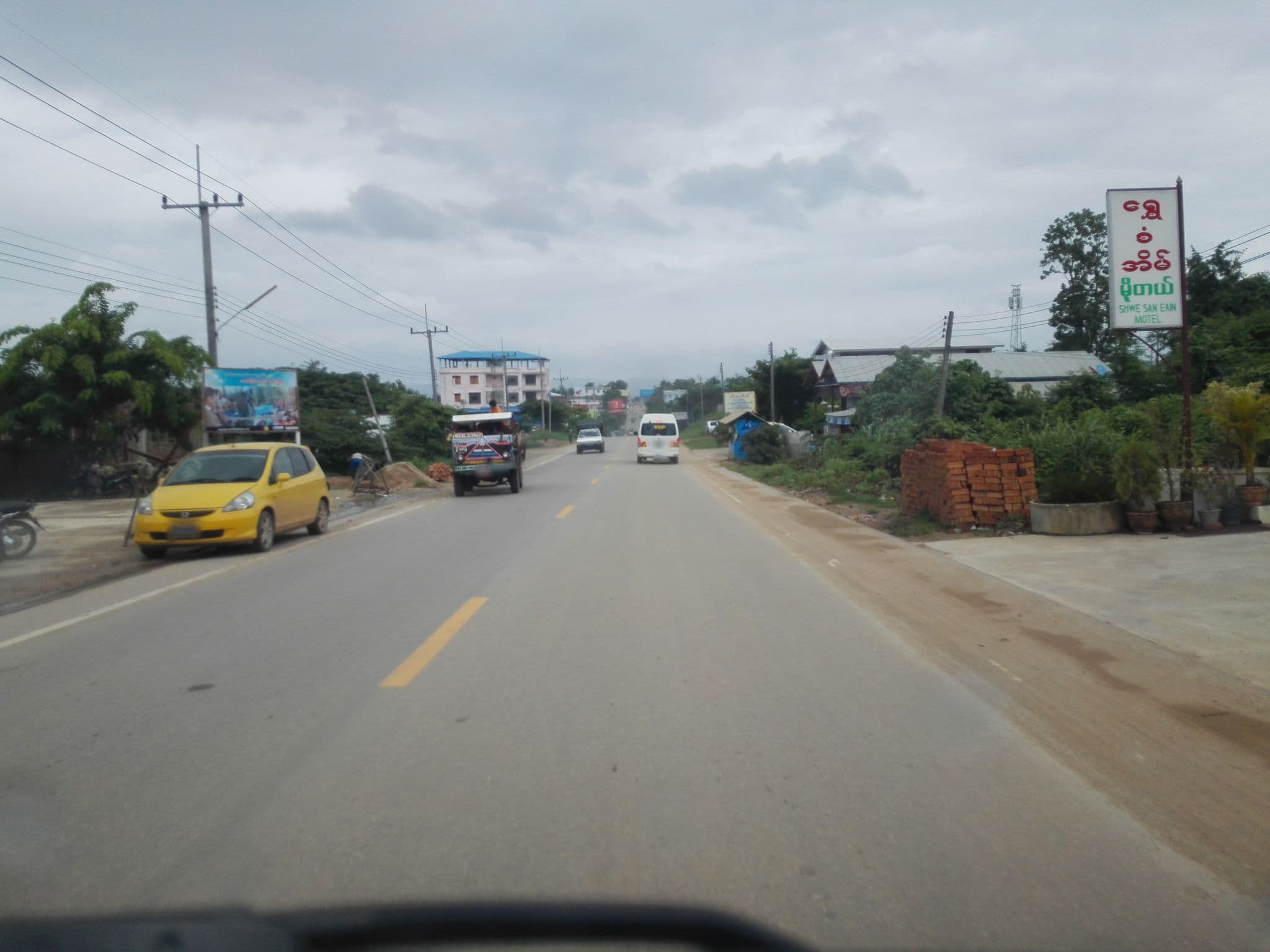 Street view near Shwe Eain San Hotel, Myawaddy — © kaanpakpum (CC BY-SA · Mapillary)
