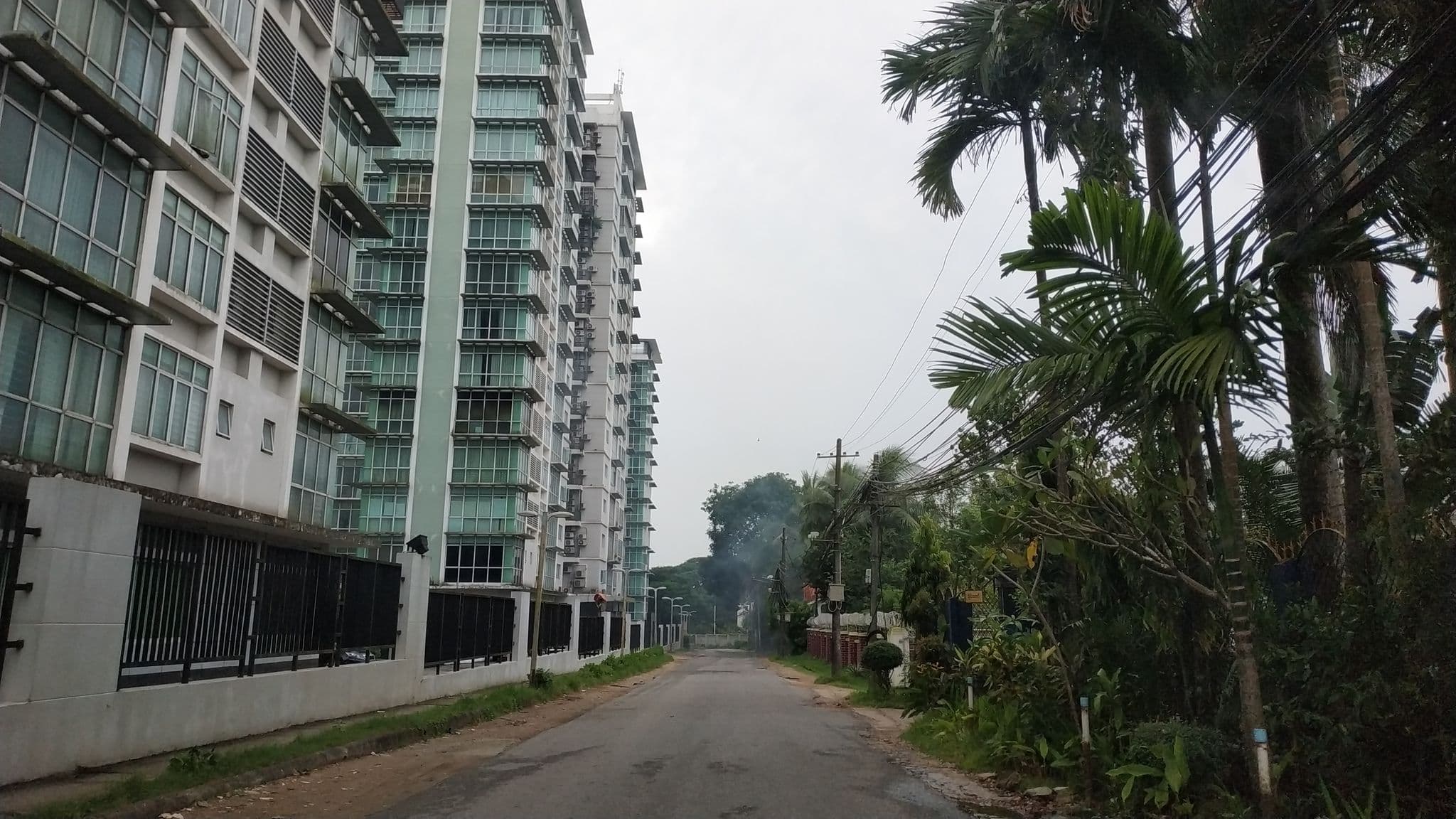 Street view near Shwe Hintha Towers, Hledan — © kokoye2007 (CC BY-SA · Mapillary)