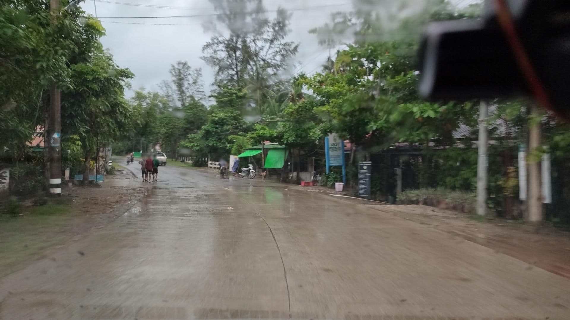 Street view near May 18, Ngapali — © roadroid (CC BY-SA · Mapillary)