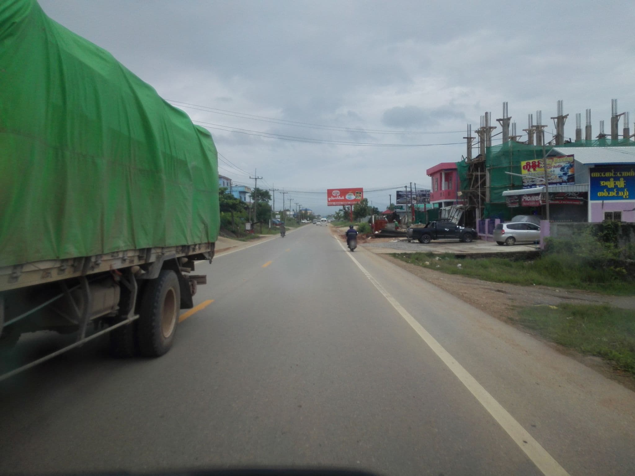 Street view near Thukha Waddy Hotel, Myawaddy — © kaanpakpum (CC BY-SA · Mapillary)