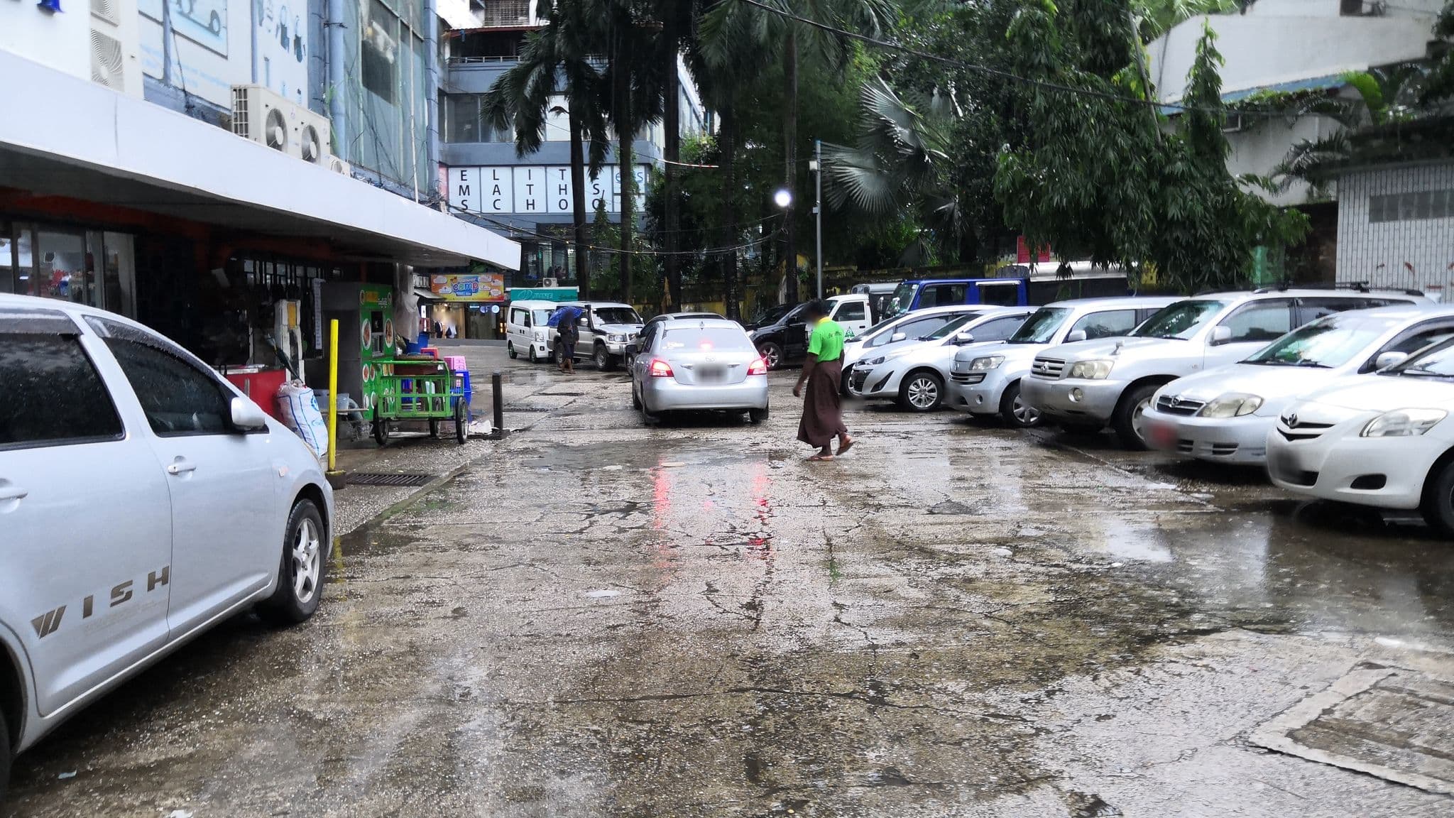 Street view near Golden Myanmar Travel;ပုလဲကြန္ဒို, Yangon — © htetnaing1004 (CC BY-SA · Mapillary)
