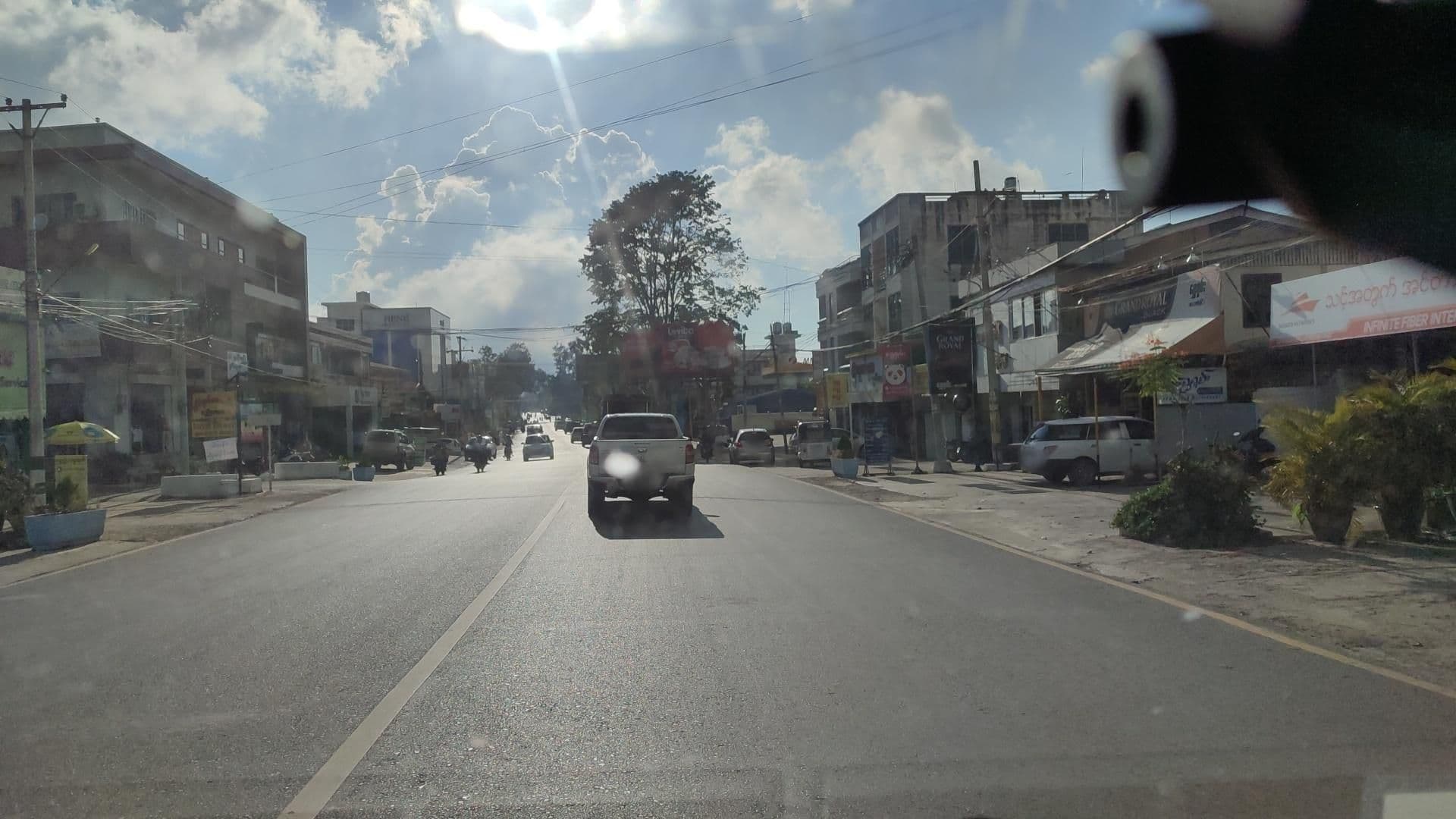 Street view near Tha Ha Zar Ta Hotel, Pyin Oo Lwin — © roadroid (CC BY-SA · Mapillary)