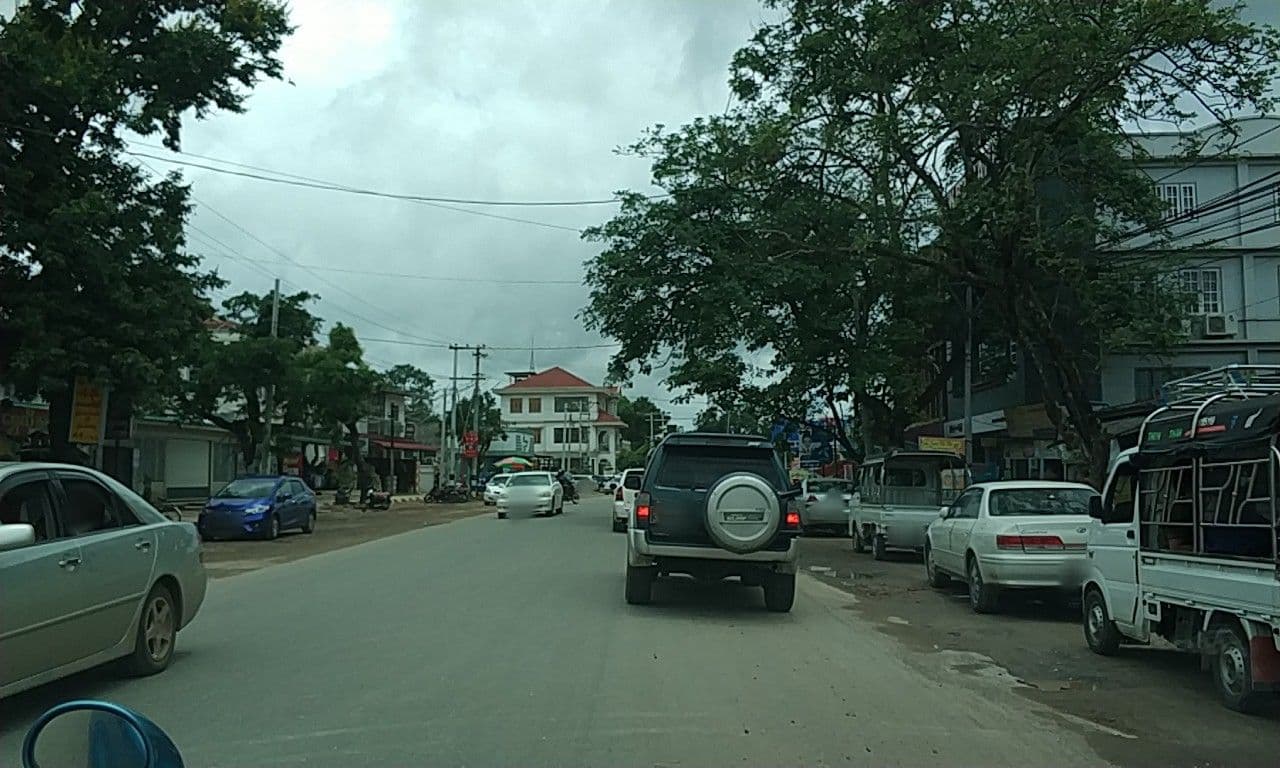 Street view near Shwe Nandaw Guest House, Pyin Oo Lwin — © mghla (CC BY-SA · Mapillary)