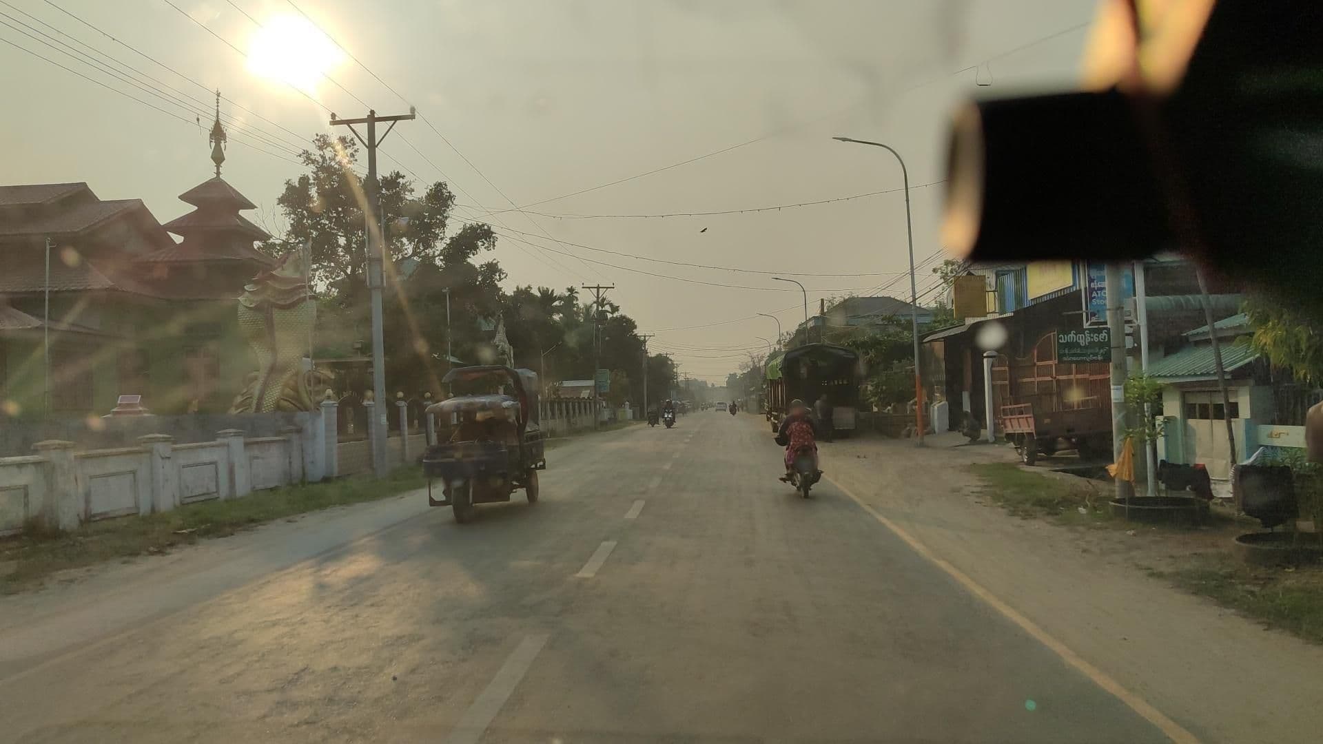 Street view near Shwe Phoo Sar, Hinthada — © roadroid (CC BY-SA · Mapillary)