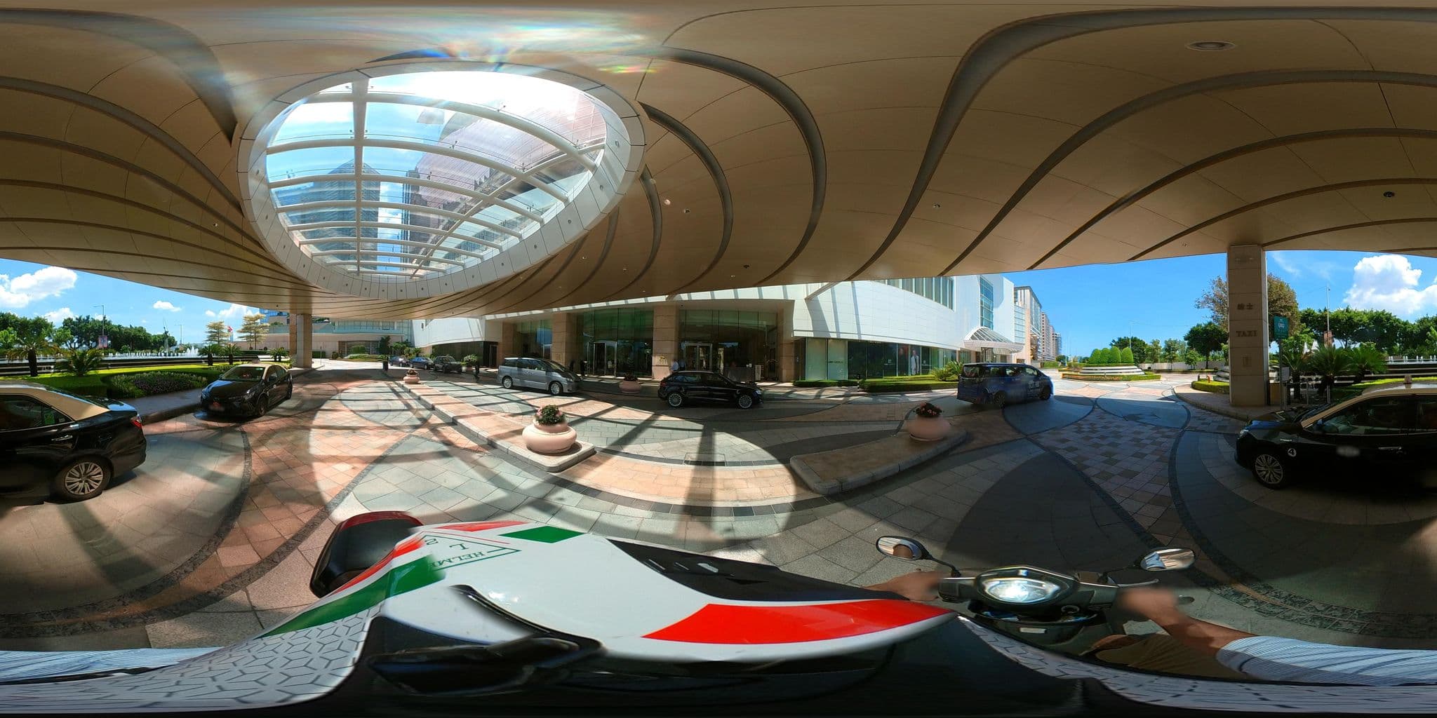 Street view near 澳門美高梅 MGM Macau, Sé — © joaocsampayo (CC BY-SA · Mapillary)