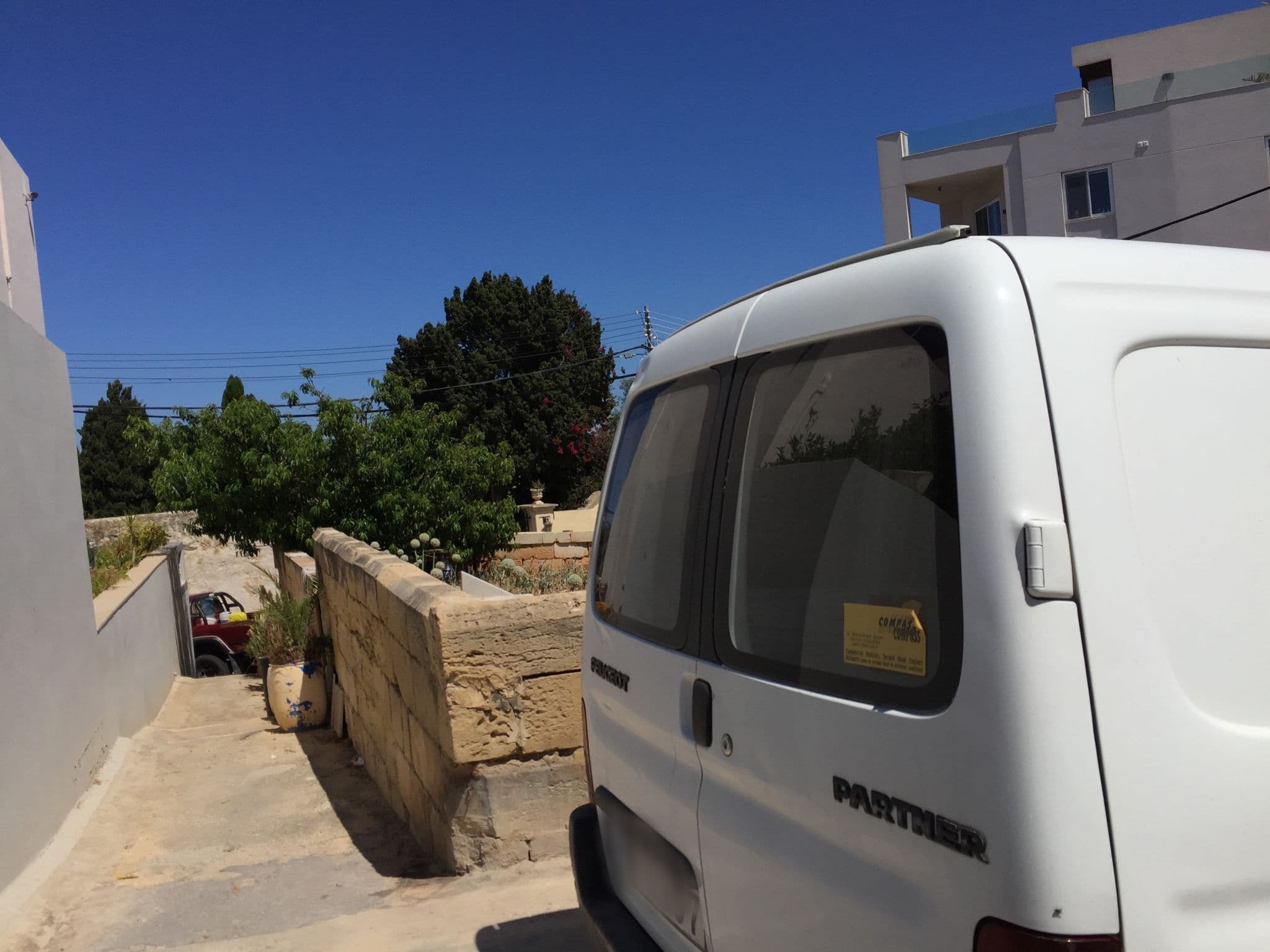Street view near Hostel Malti, San Ġiljan — © richlv (CC BY-SA · Mapillary)