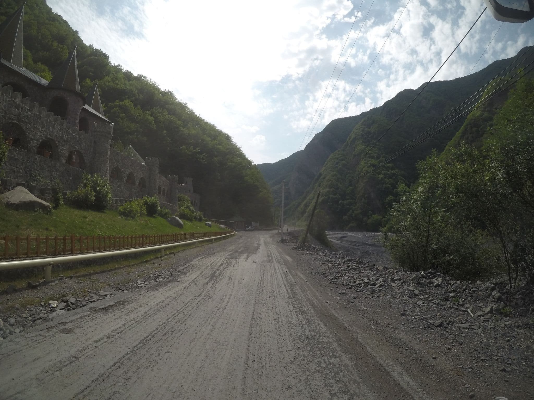 Street view near Səngər Qala İstirahət Məkkəzi, Qaxbaş — © westbam (CC BY-SA · Mapillary)
