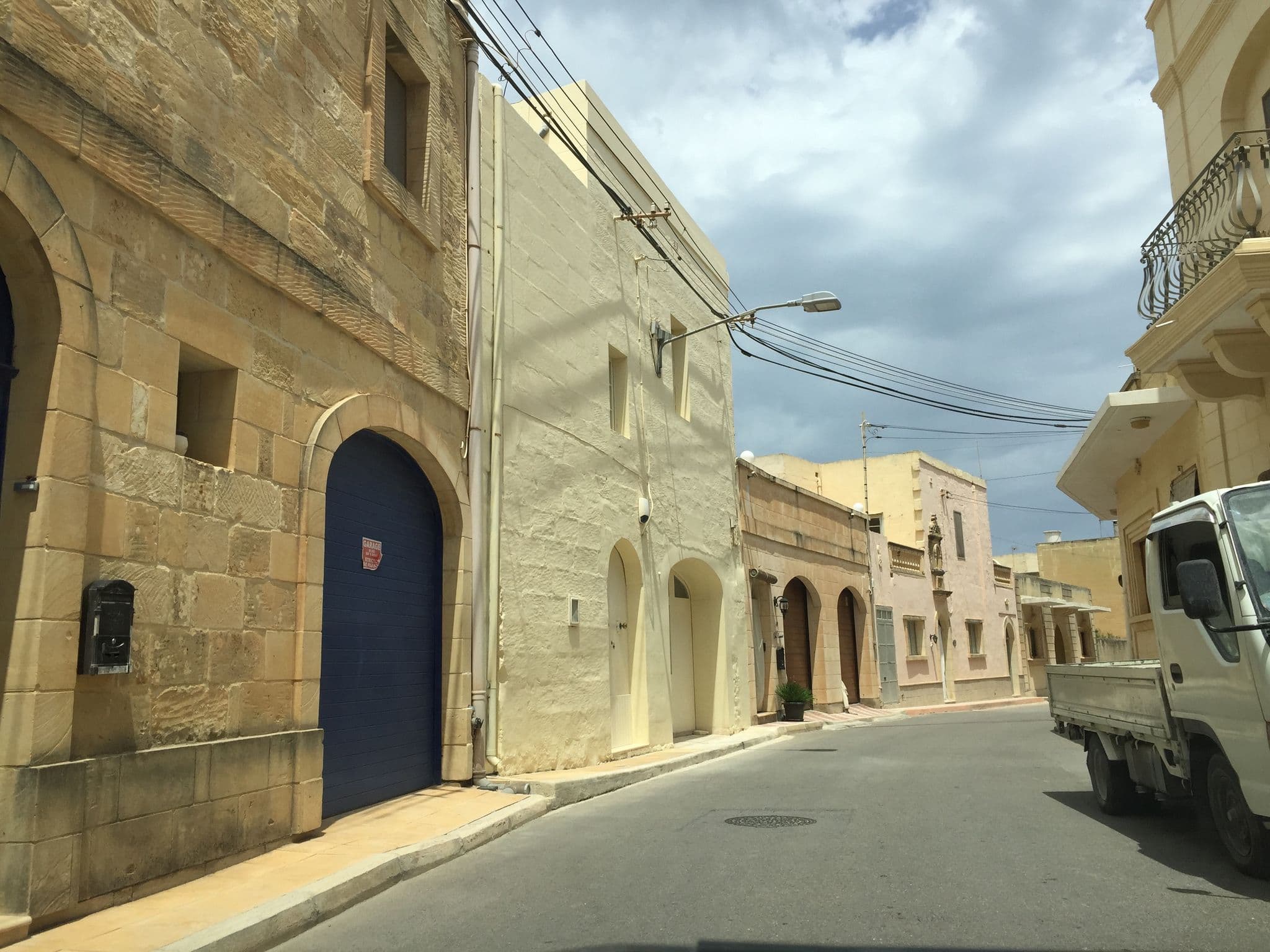 Street view near Brooklyn Farmhouse BnB, Żebbuġ — © richlv (CC BY-SA · Mapillary)
