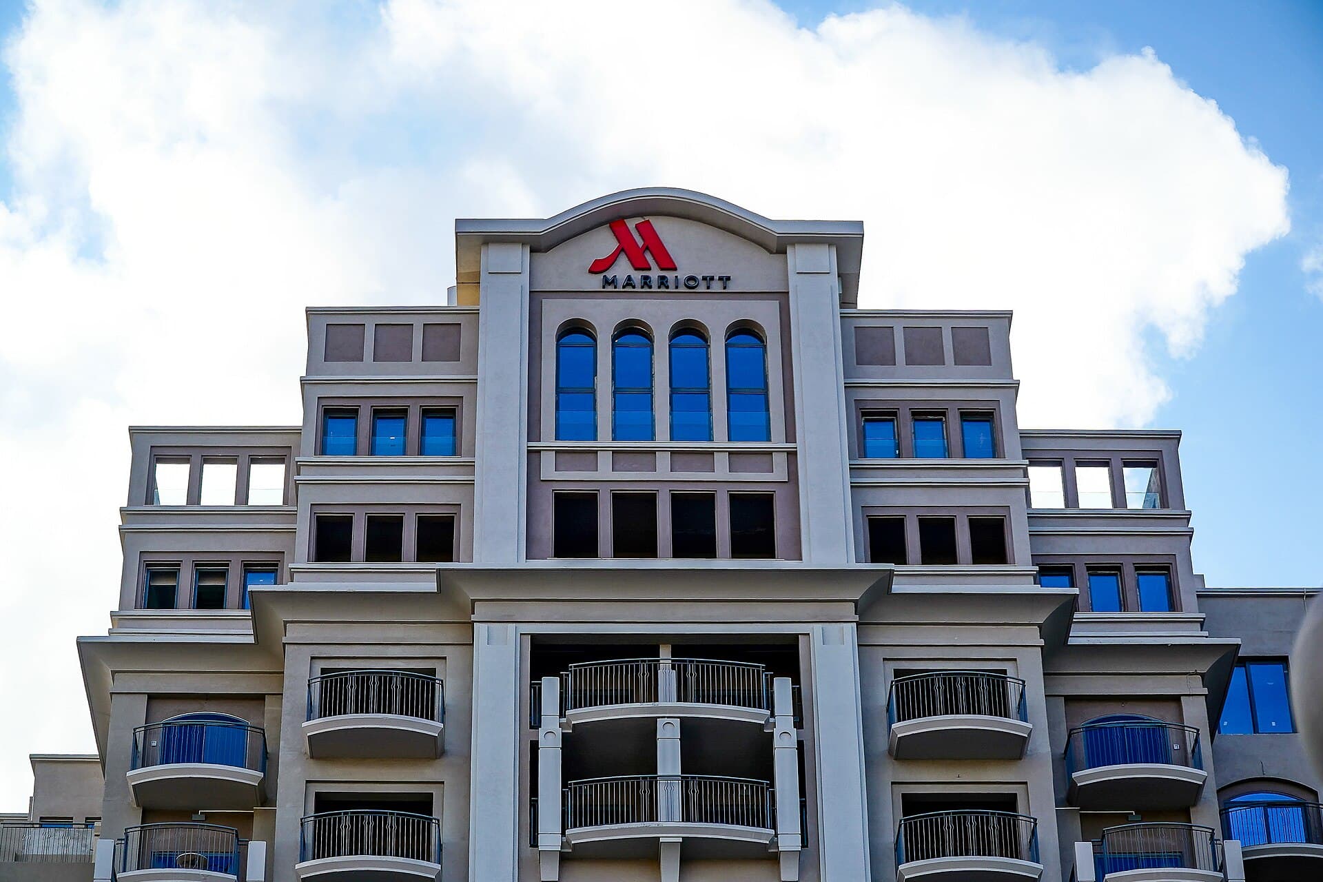Malta Marriott Hotel & Spa (via Wikimedia Commons, CC BY-SA 4.0)