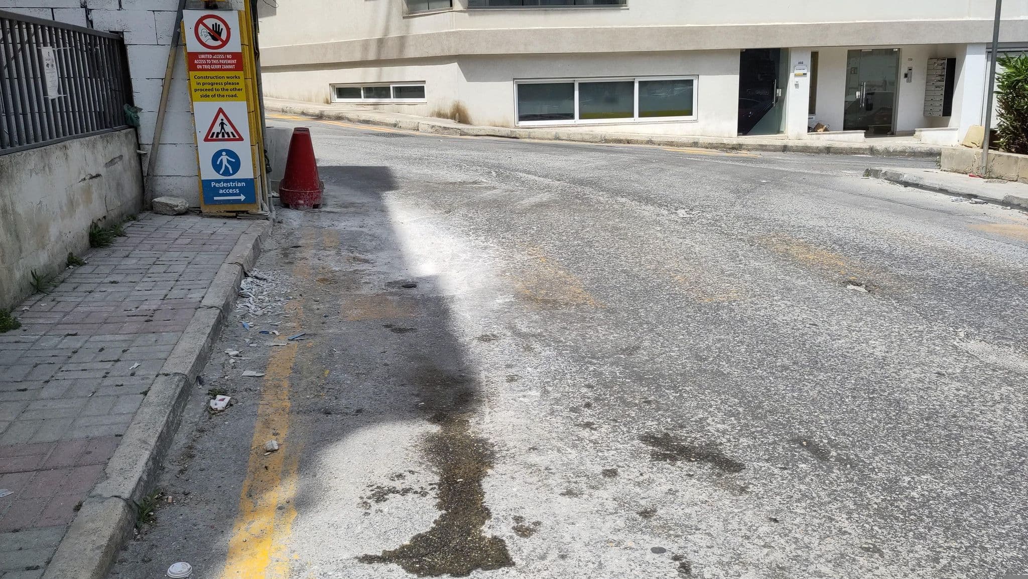 Street view near Isabella Suites, Ta’ Xbiex — © marcuscalabresus (CC BY-SA · Mapillary)