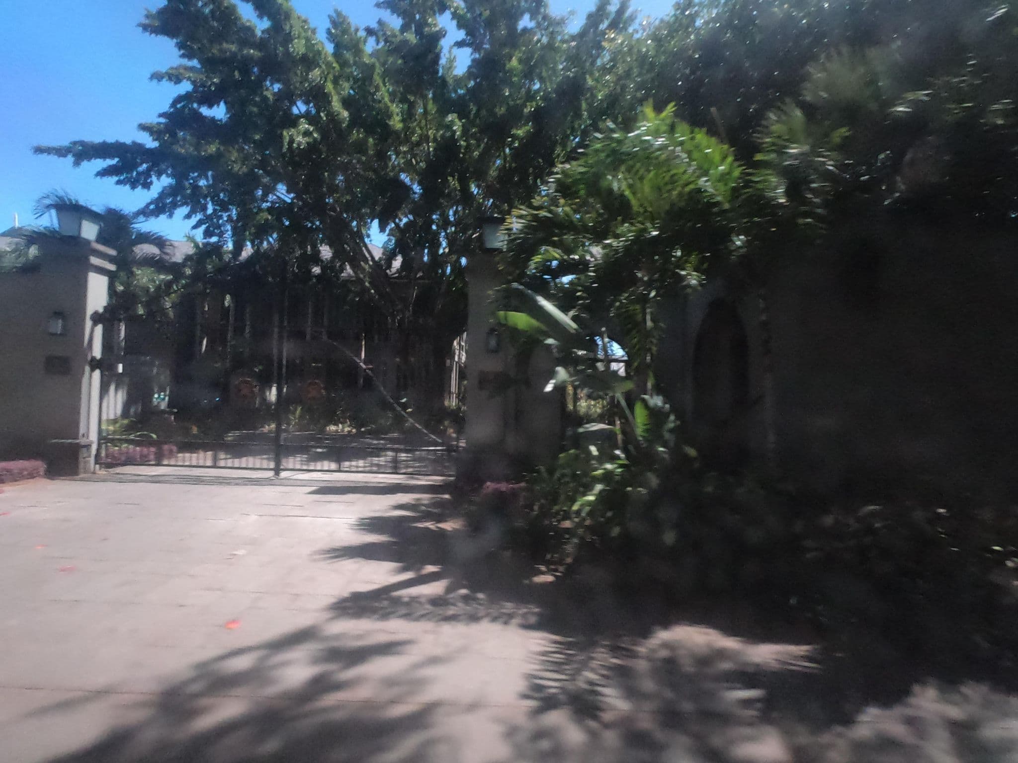 Street view near St. Regis Mauritius Resort, Petite Case Noyale — © filohipo (CC BY-SA · Mapillary)