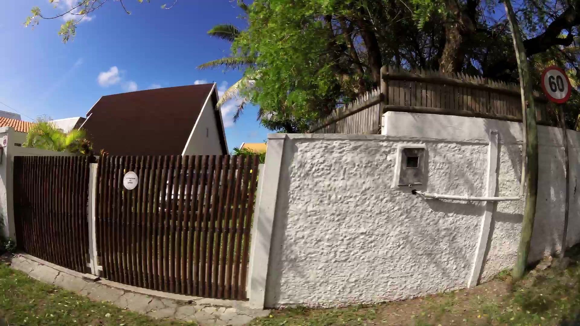 Street view near Villas Le Guerlande, Beau Vallon — © kaartcam (CC BY-SA · Mapillary)