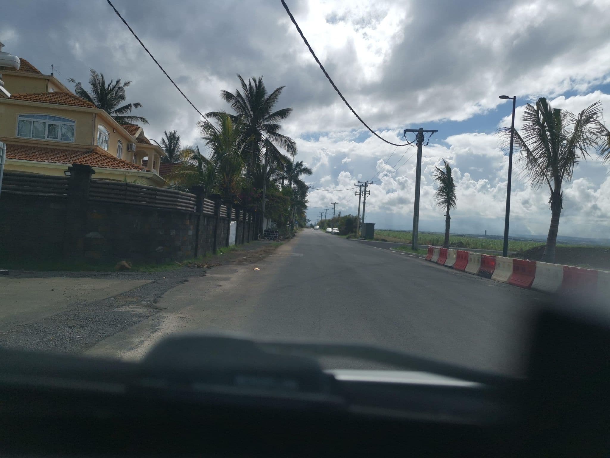Street view near Vine Kot Nou Table et Chambres d'Hôtes, Beau Vallon — © armandr (CC BY-SA · Mapillary)