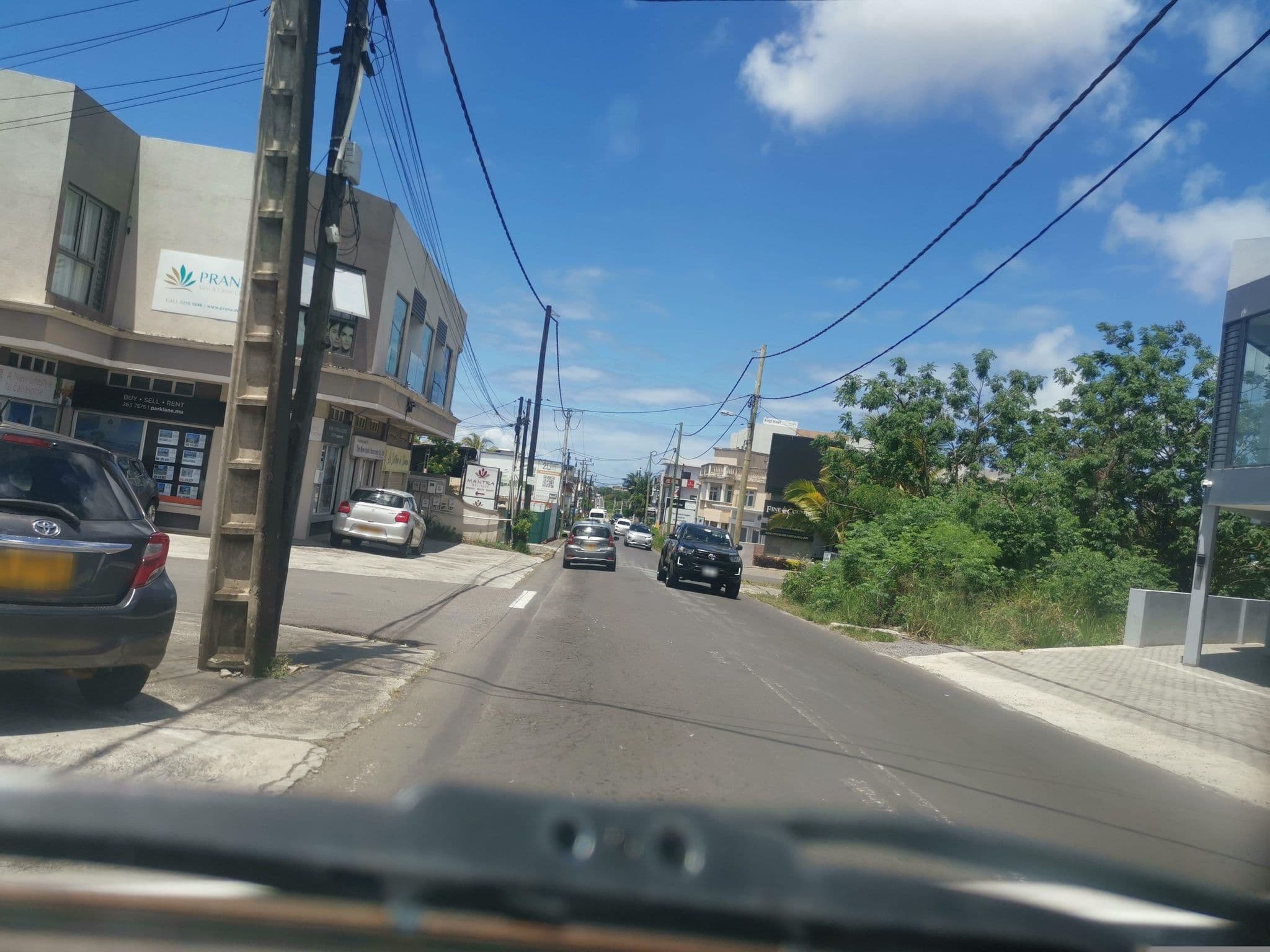 Street view near La Colombe Residences, Lallmatie — © armandr (CC BY-SA · Mapillary)