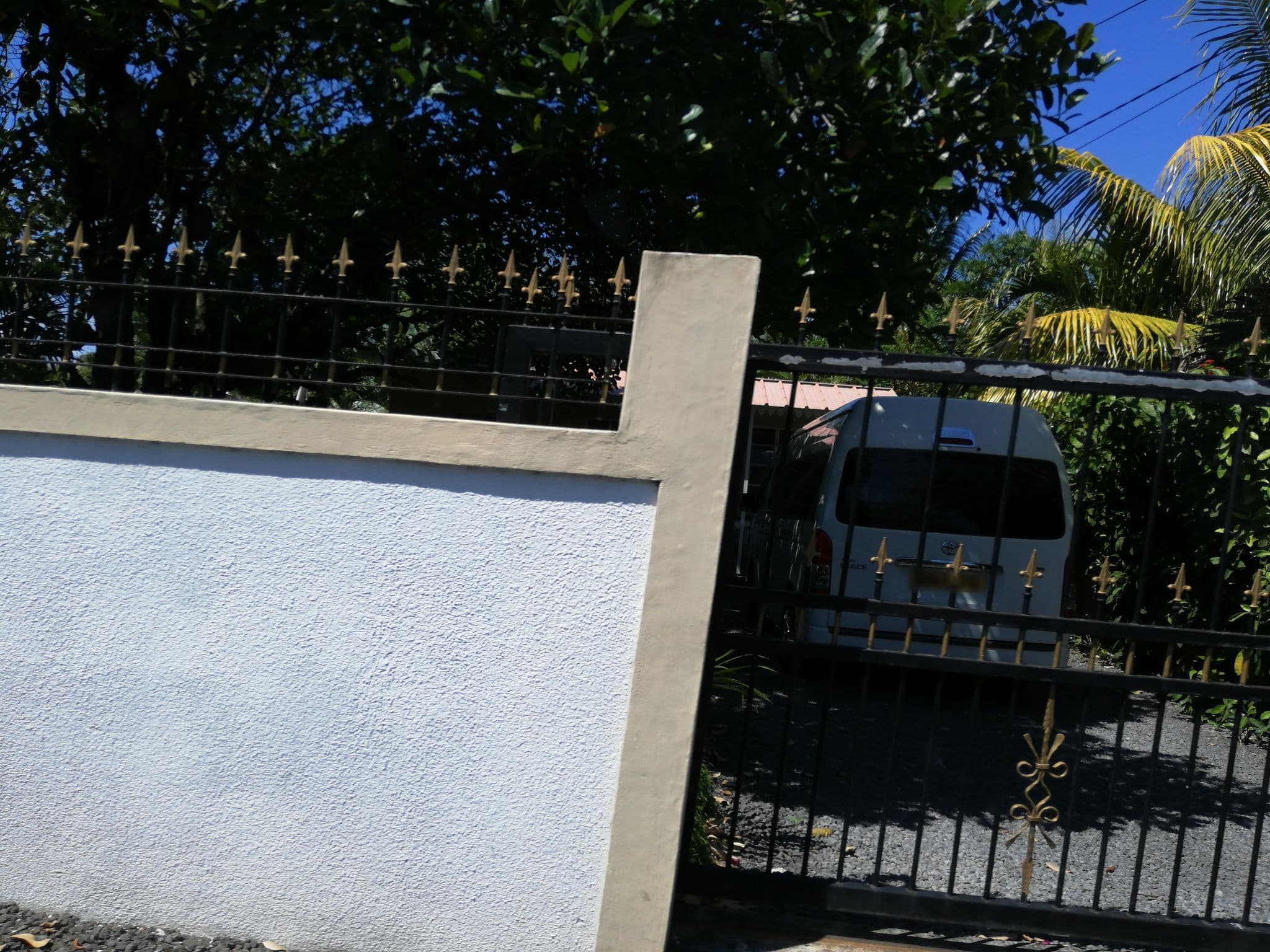 Street view near Hot Sun Bungalow, Grand Gaube — © mcatta (CC BY-SA · Mapillary)