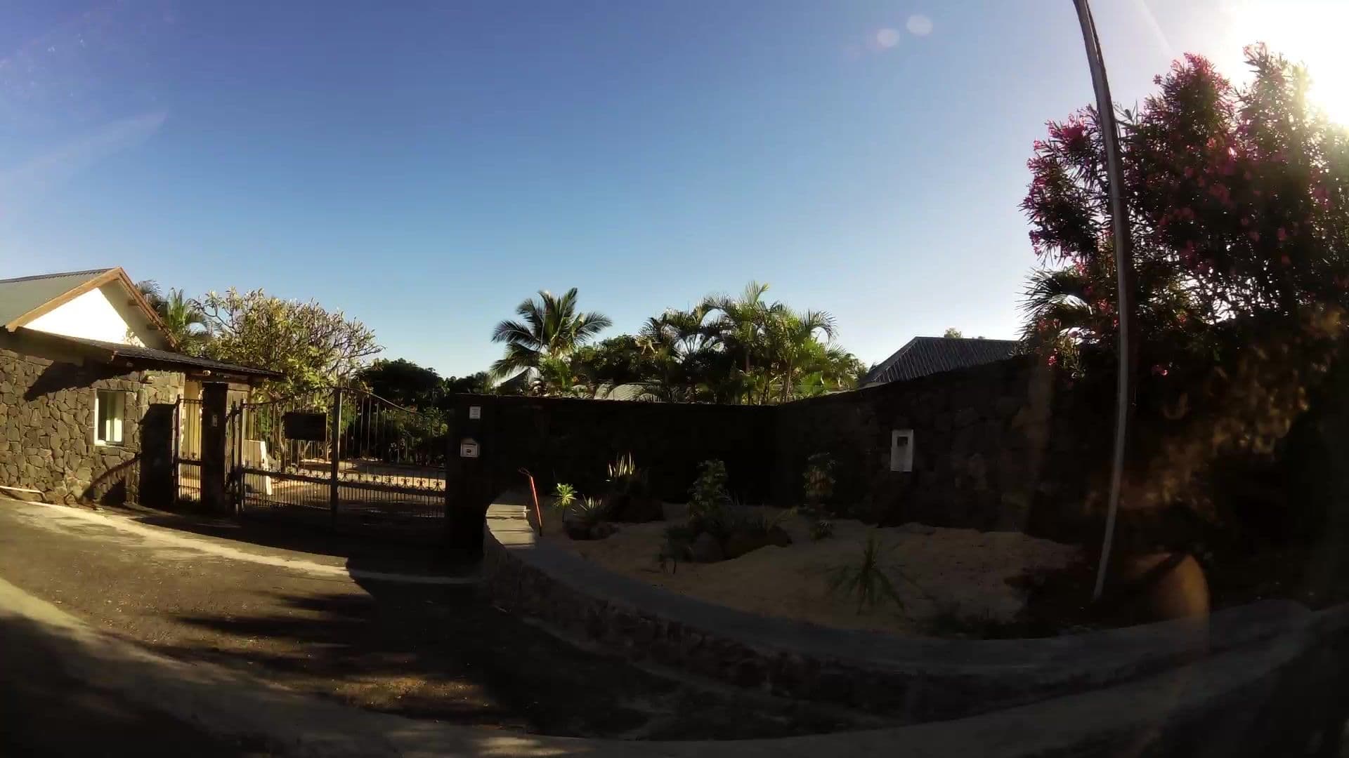 Street view near Shant Ghar Guest House, Tamarin — © kaartcam (CC BY-SA · Mapillary)